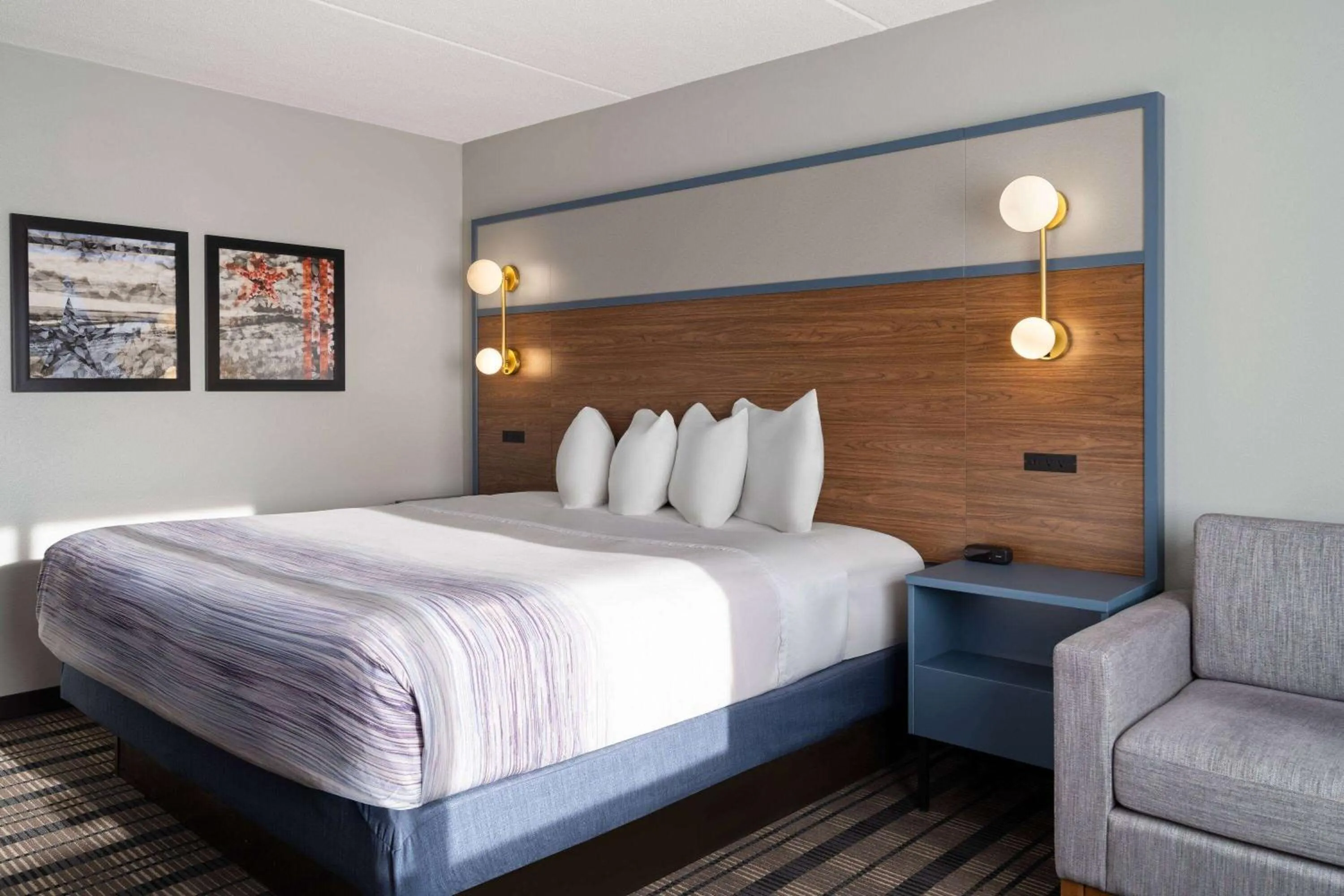 Photo of the whole room, Bed in AmericInn by Wyndham Beaver Dam