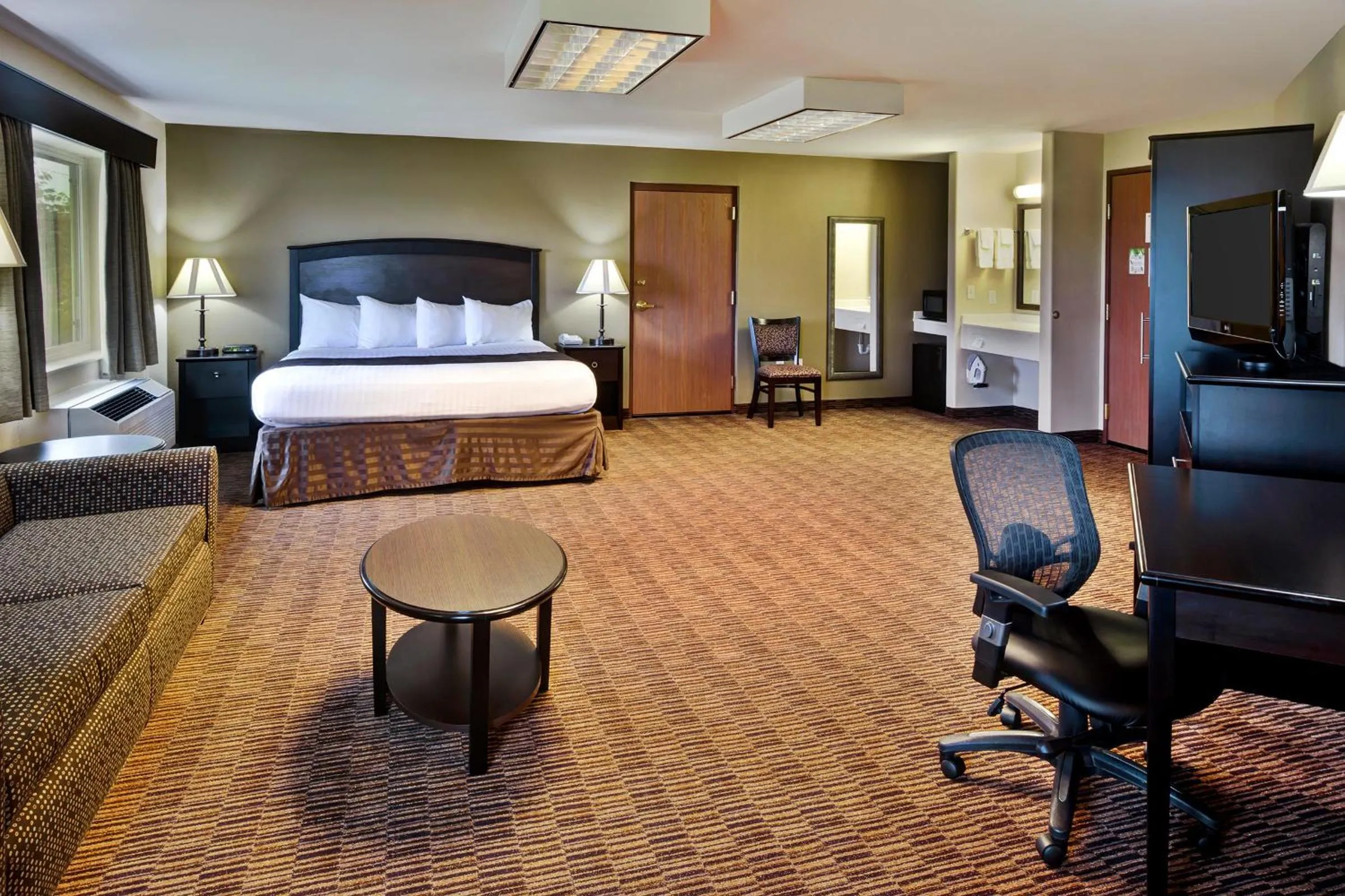 Photo of the whole room, Bed in AmericInn by Wyndham Beaver Dam