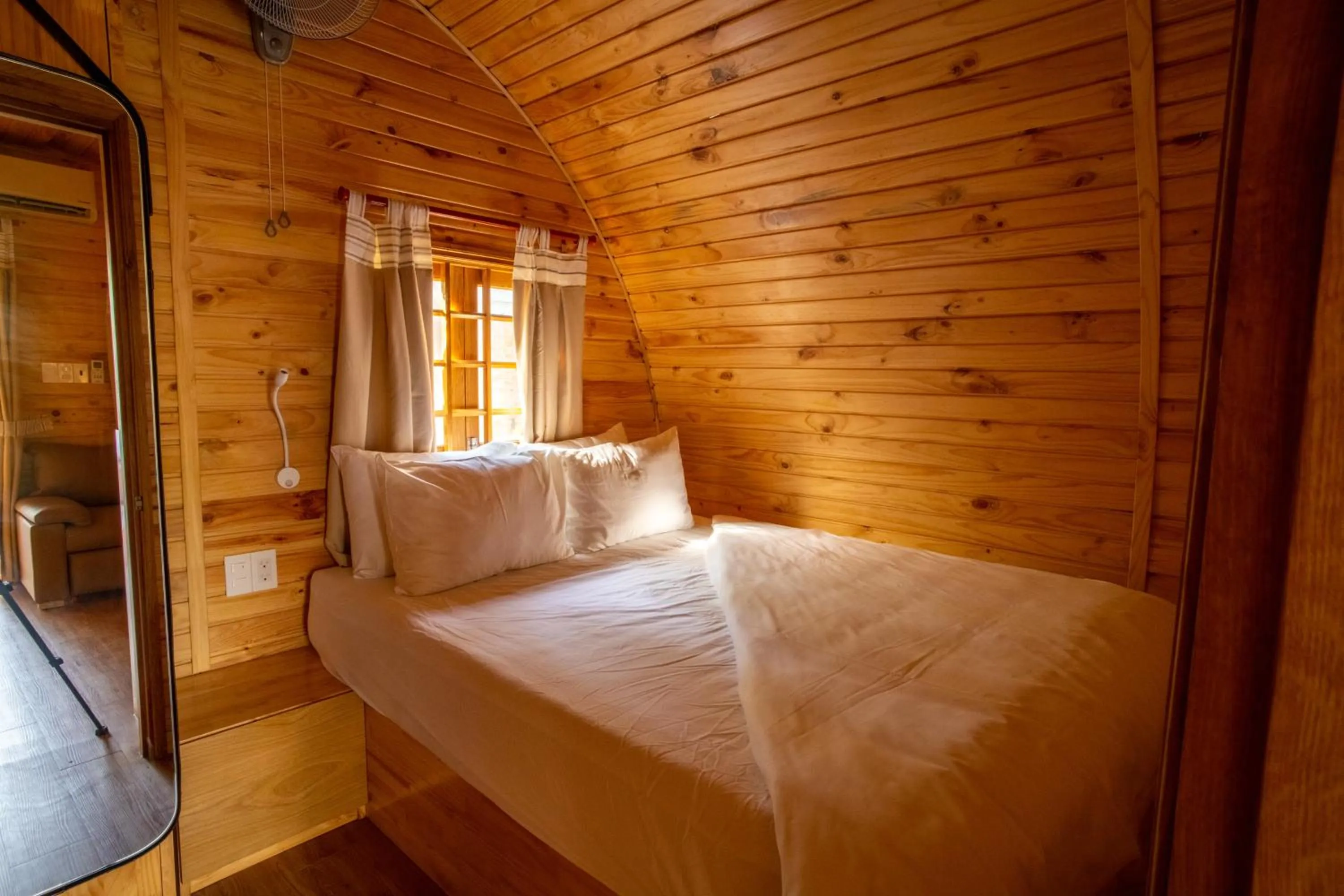 Bedroom, Bed in Vida Loca Sunset Beach Resort