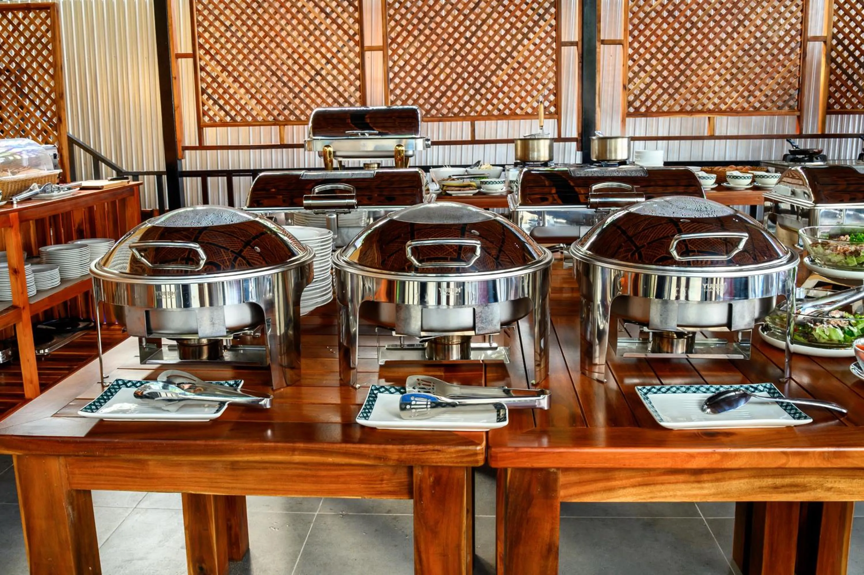 Food and drinks in Vida Loca Sunset Beach Resort