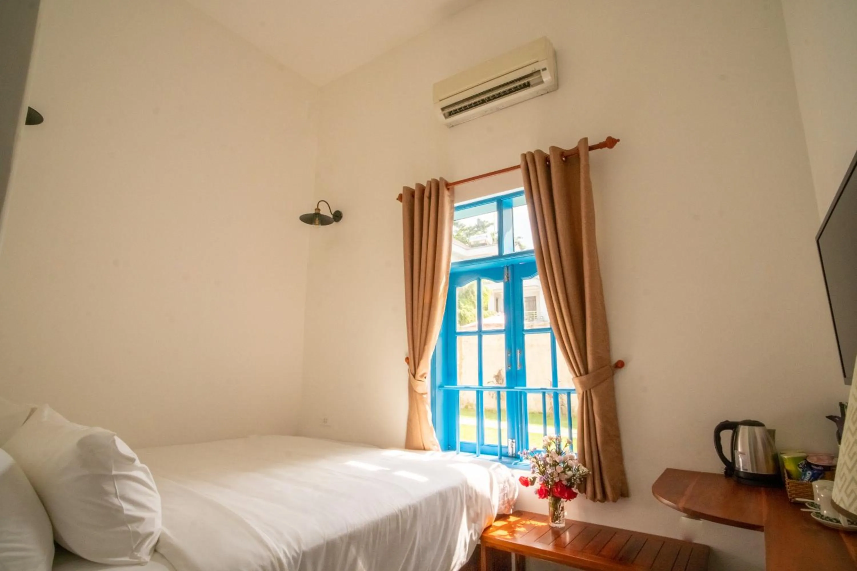 Bedroom, Bed in Vida Loca Sunset Beach Resort