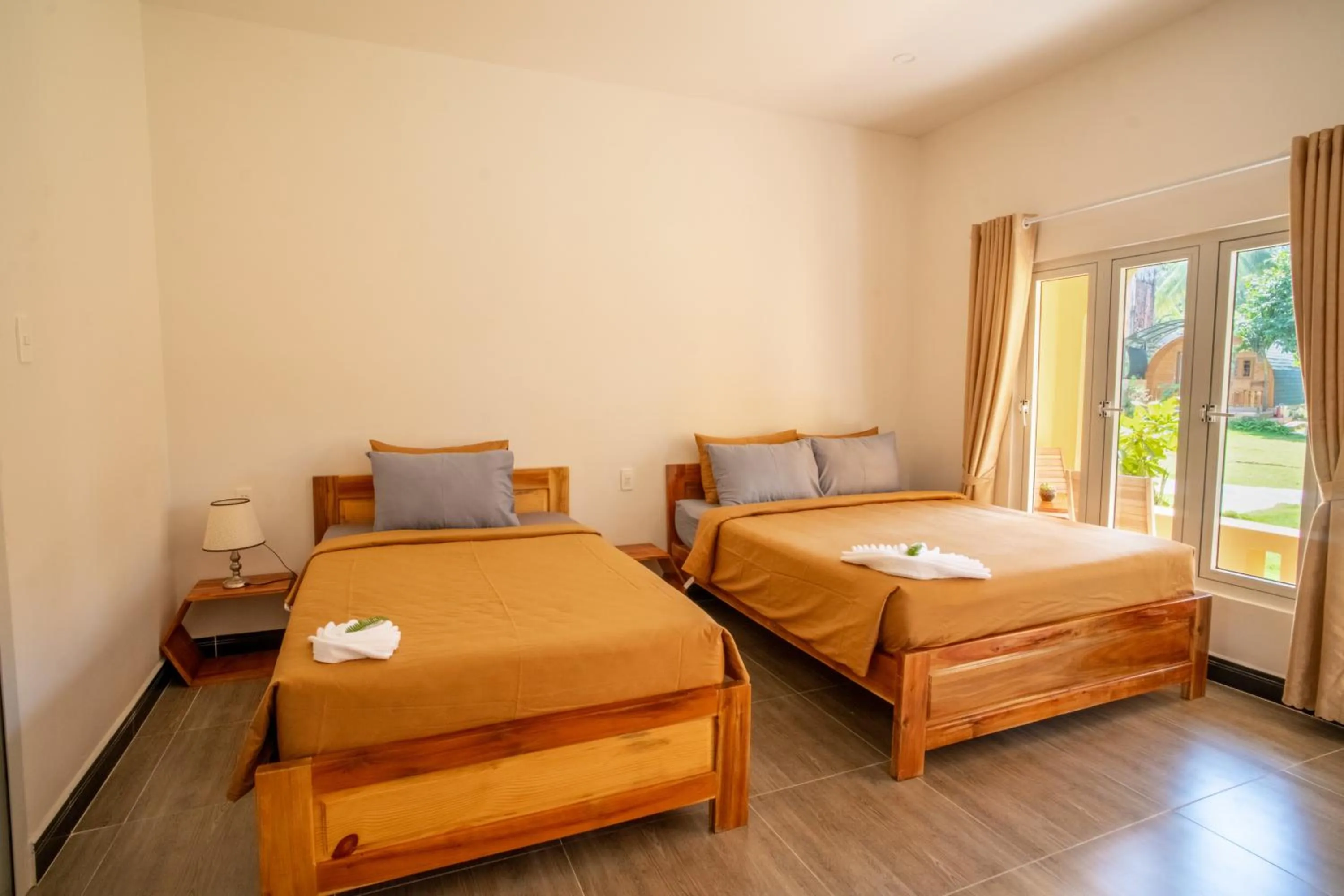 Bedroom, Bed in Vida Loca Sunset Beach Resort