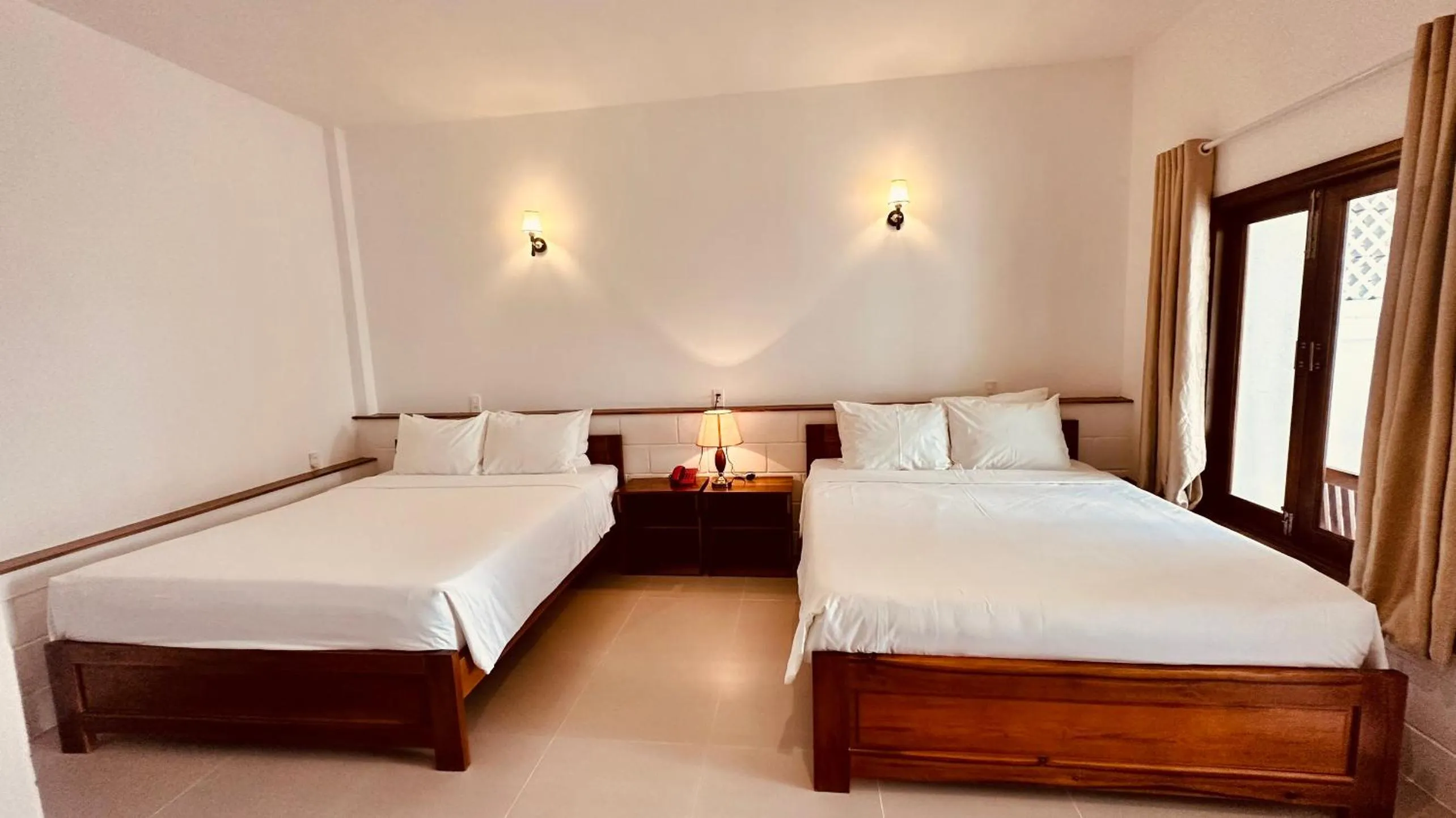 Bed in Vida Loca Sunset Beach Resort