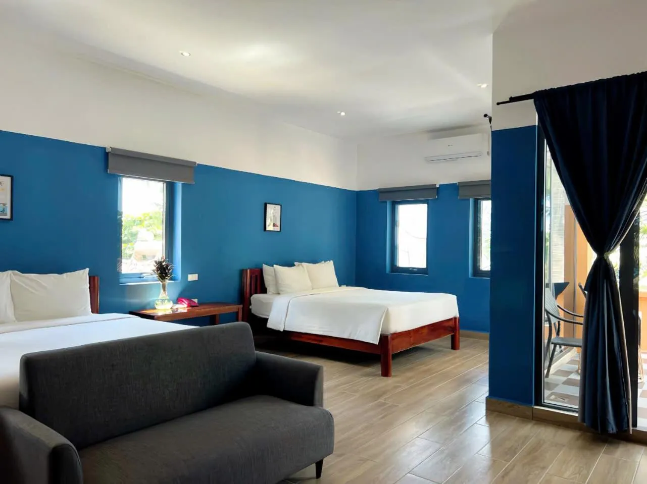 Bed in Vida Loca Sunset Beach Resort