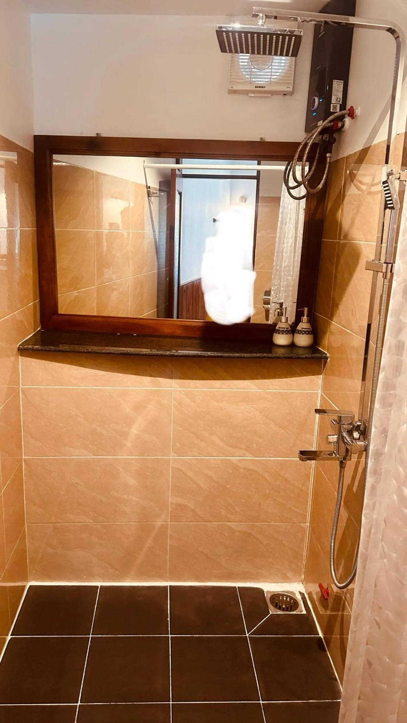 Shower in Vida Loca Sunset Beach Resort