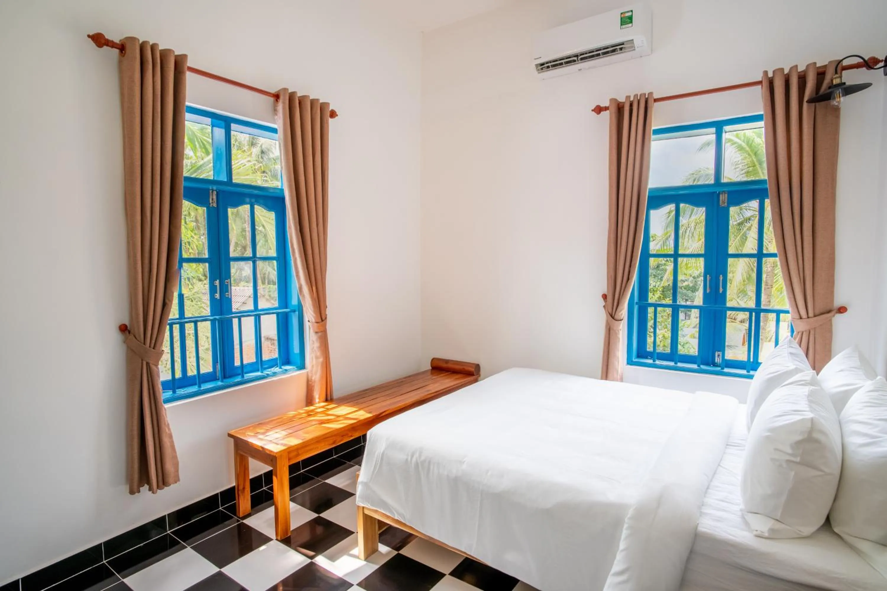 Bed in Vida Loca Sunset Beach Resort