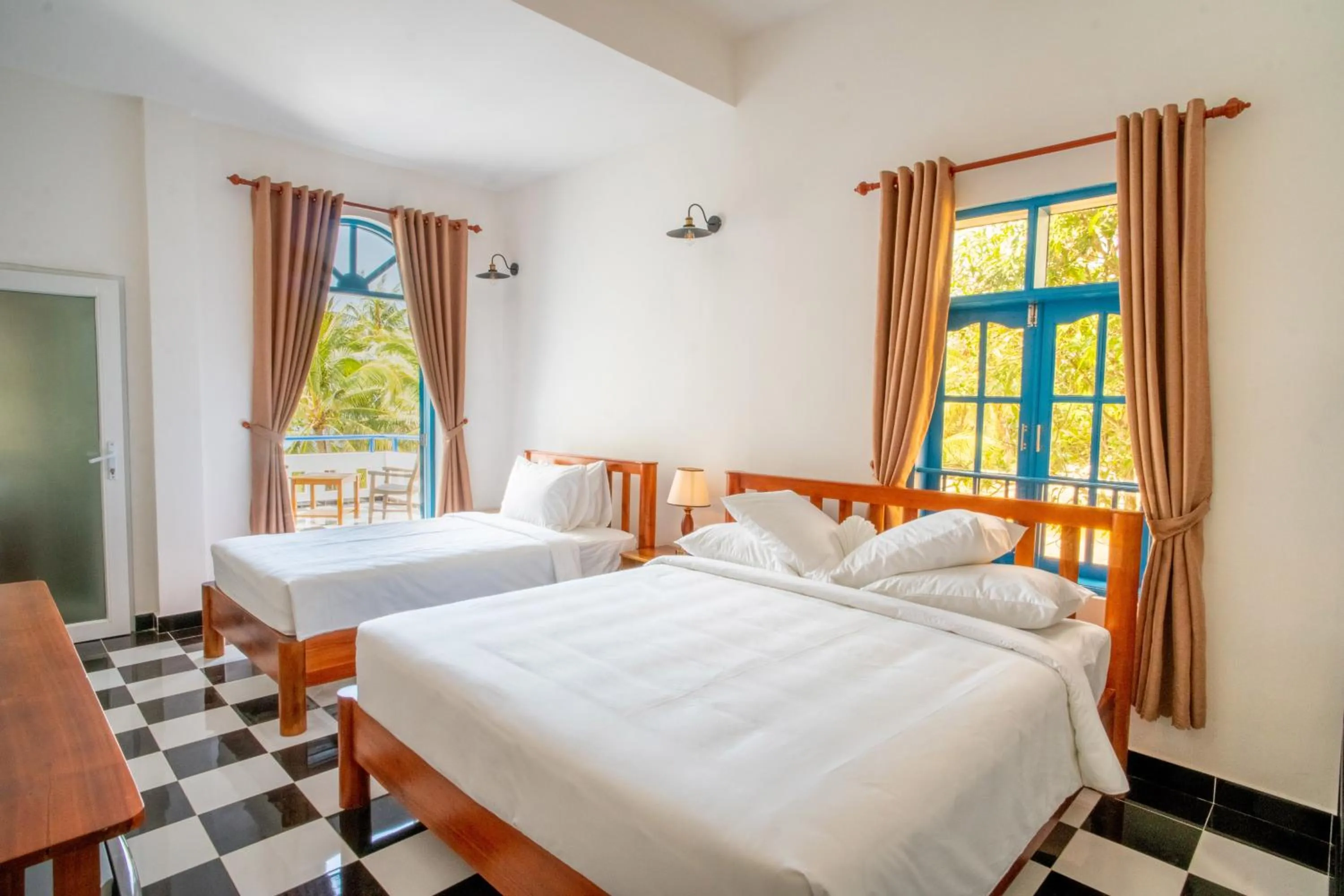 Bed in Vida Loca Sunset Beach Resort