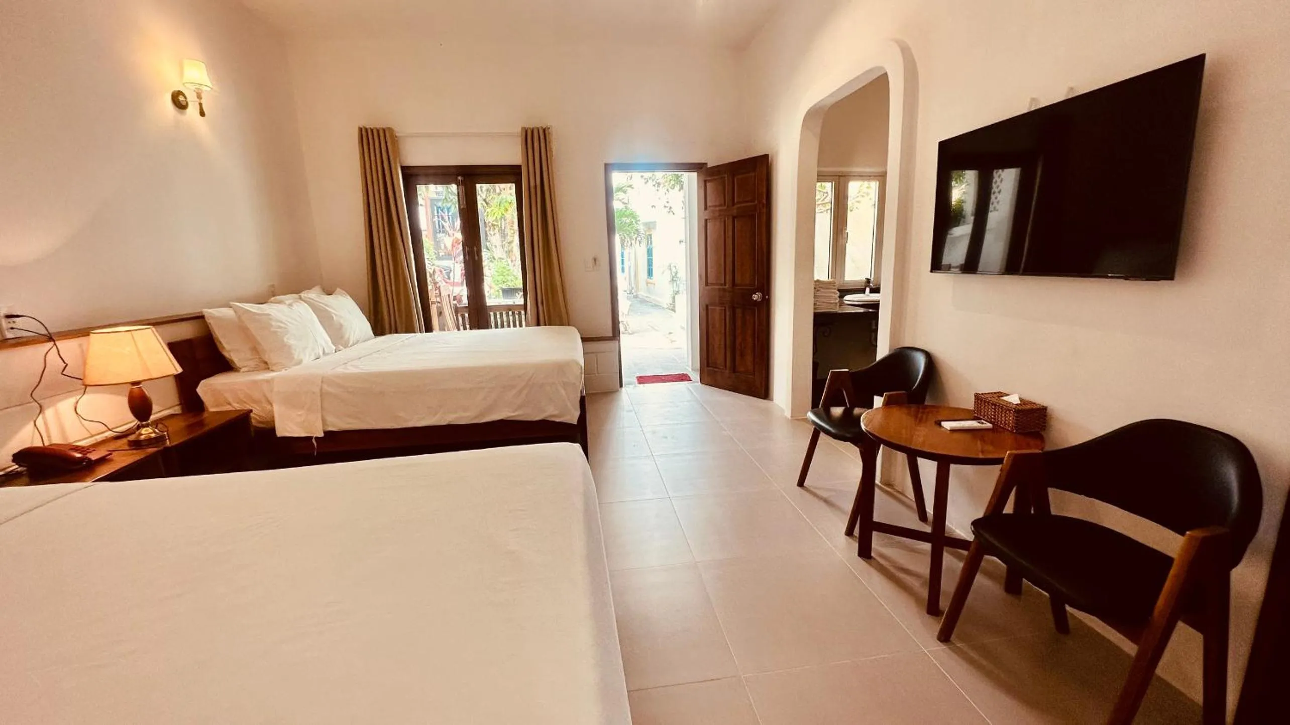 Bed in Vida Loca Sunset Beach Resort