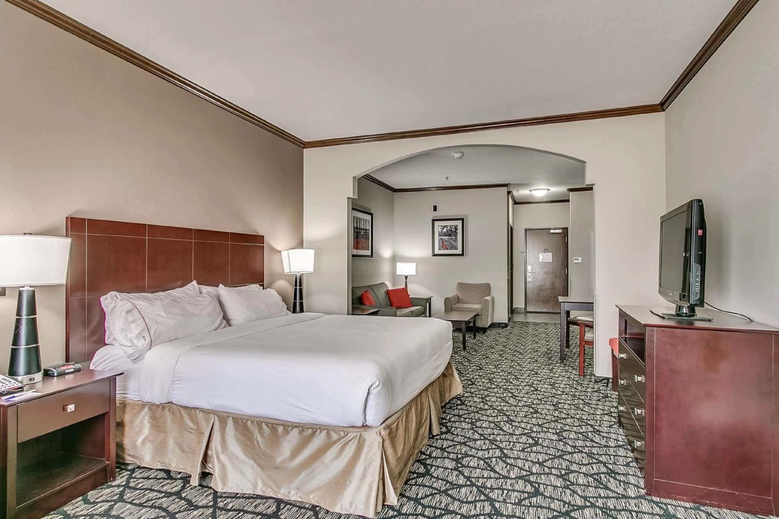 Photo of the whole room, Bed in Holiday Inn Express and Suites Lubbock South by IHG