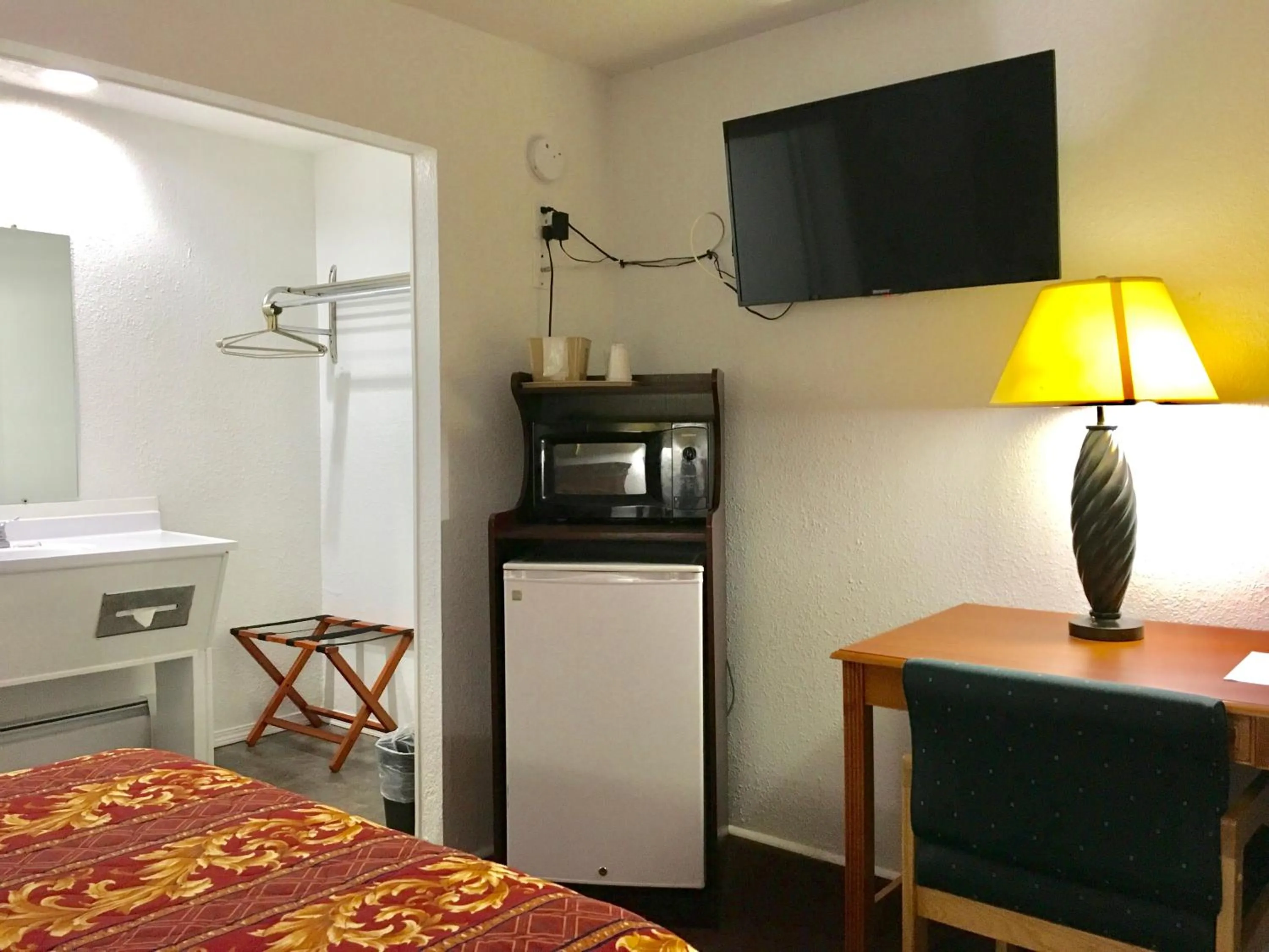 Granada Inn Motel - Kalkaska