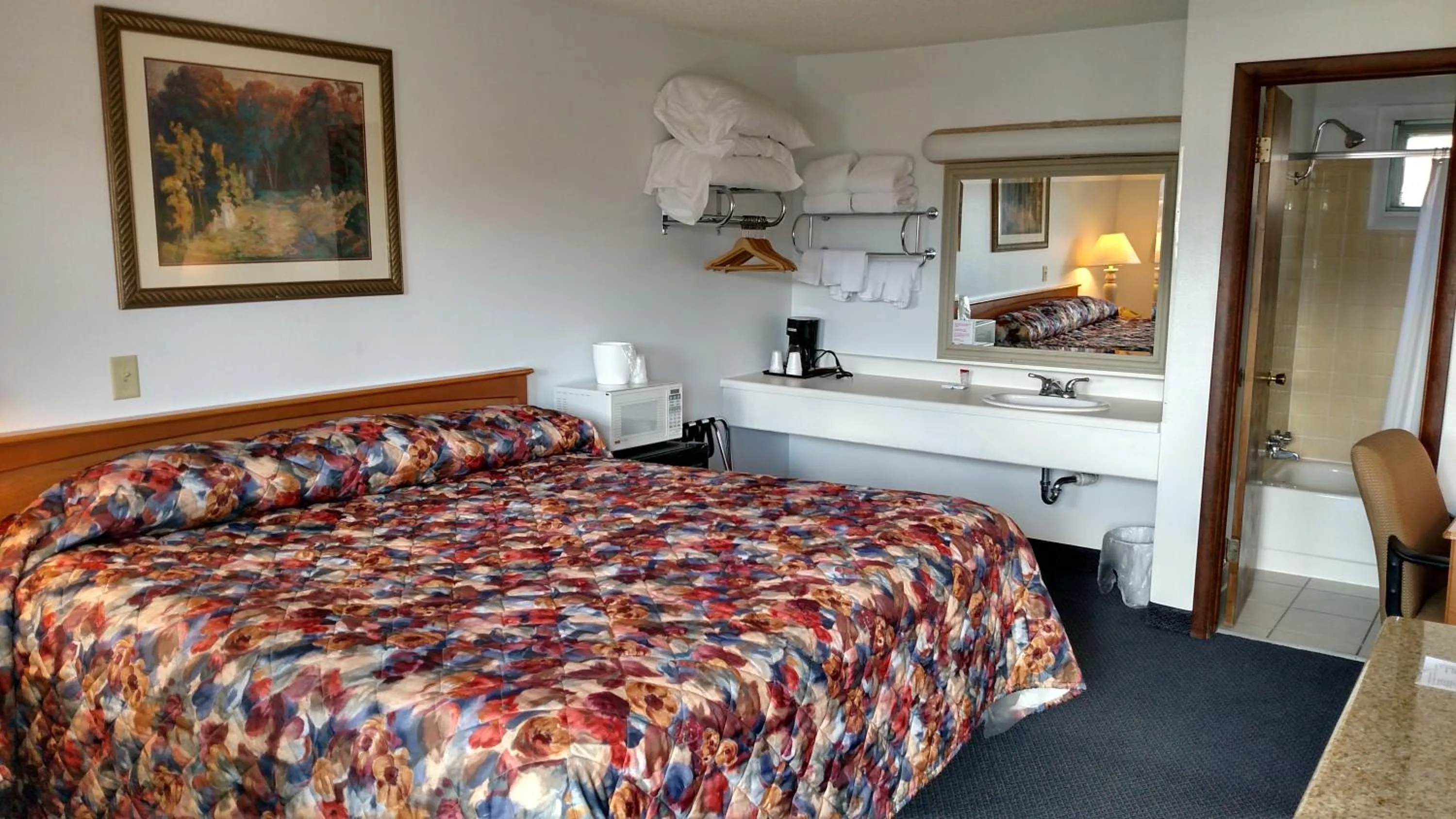 Photo of the whole room, Bed in A Wyoming Inn