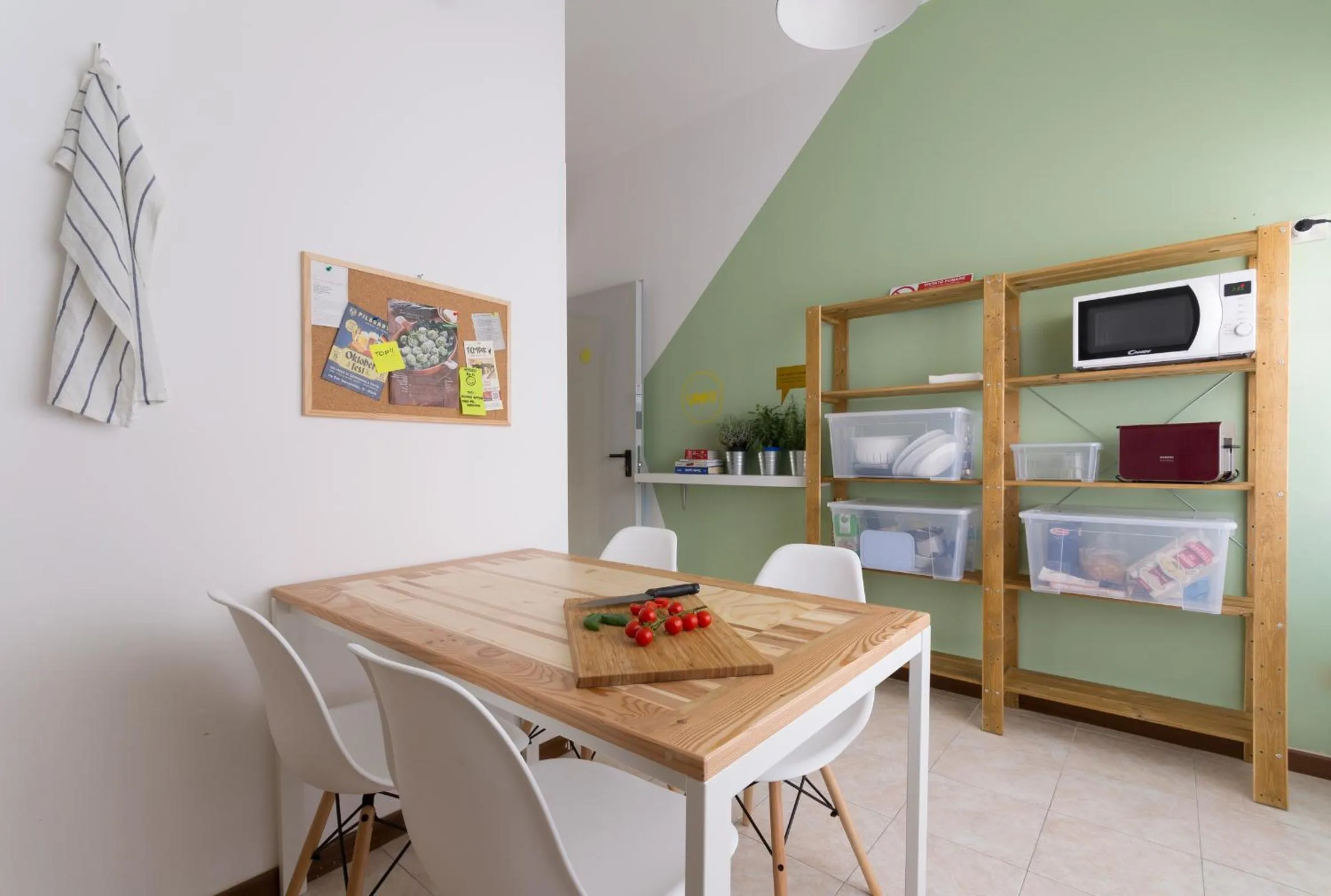 Kitchen or kitchenette in UniHo Hostel