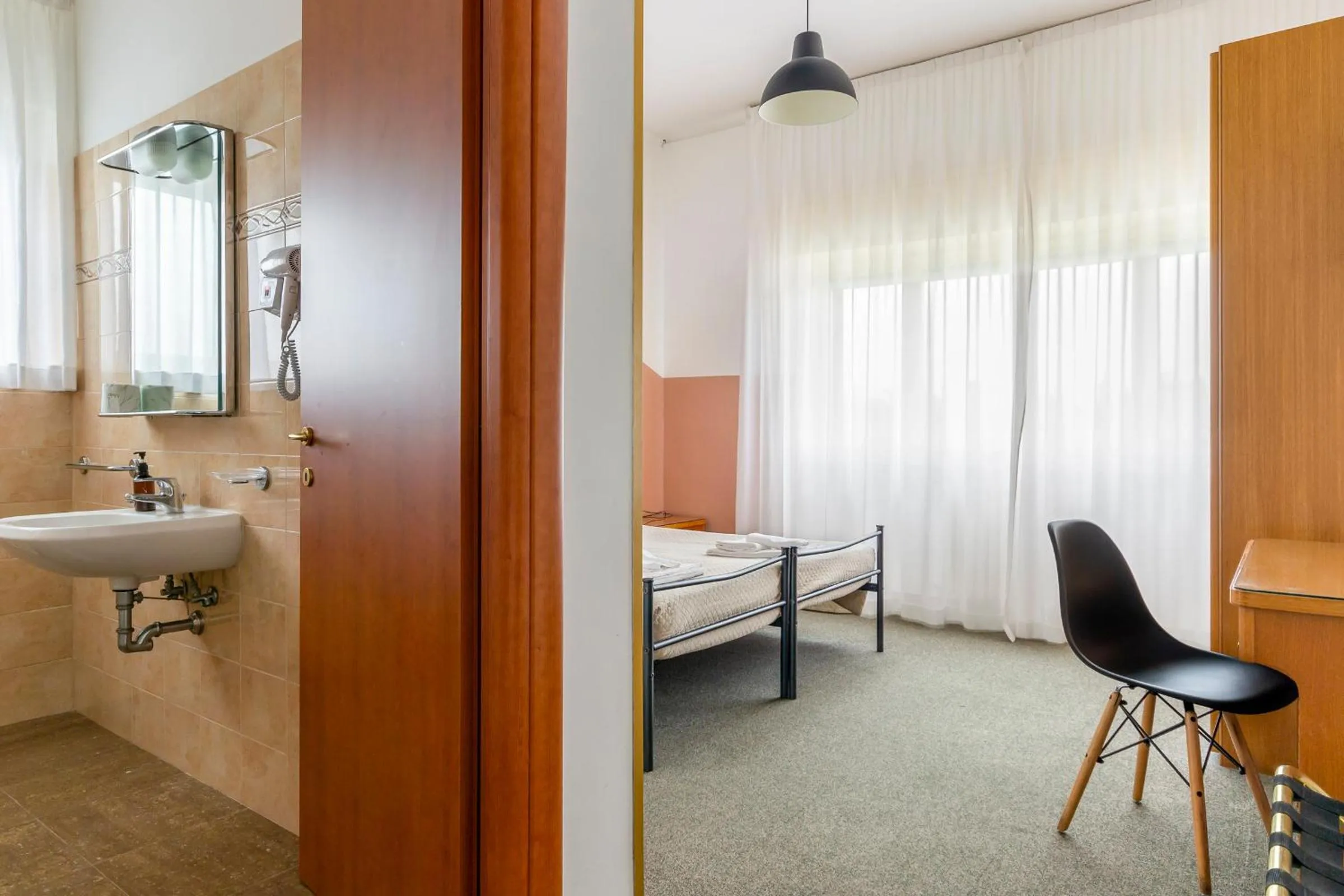 Toilet, Bed in UniHo Hostel