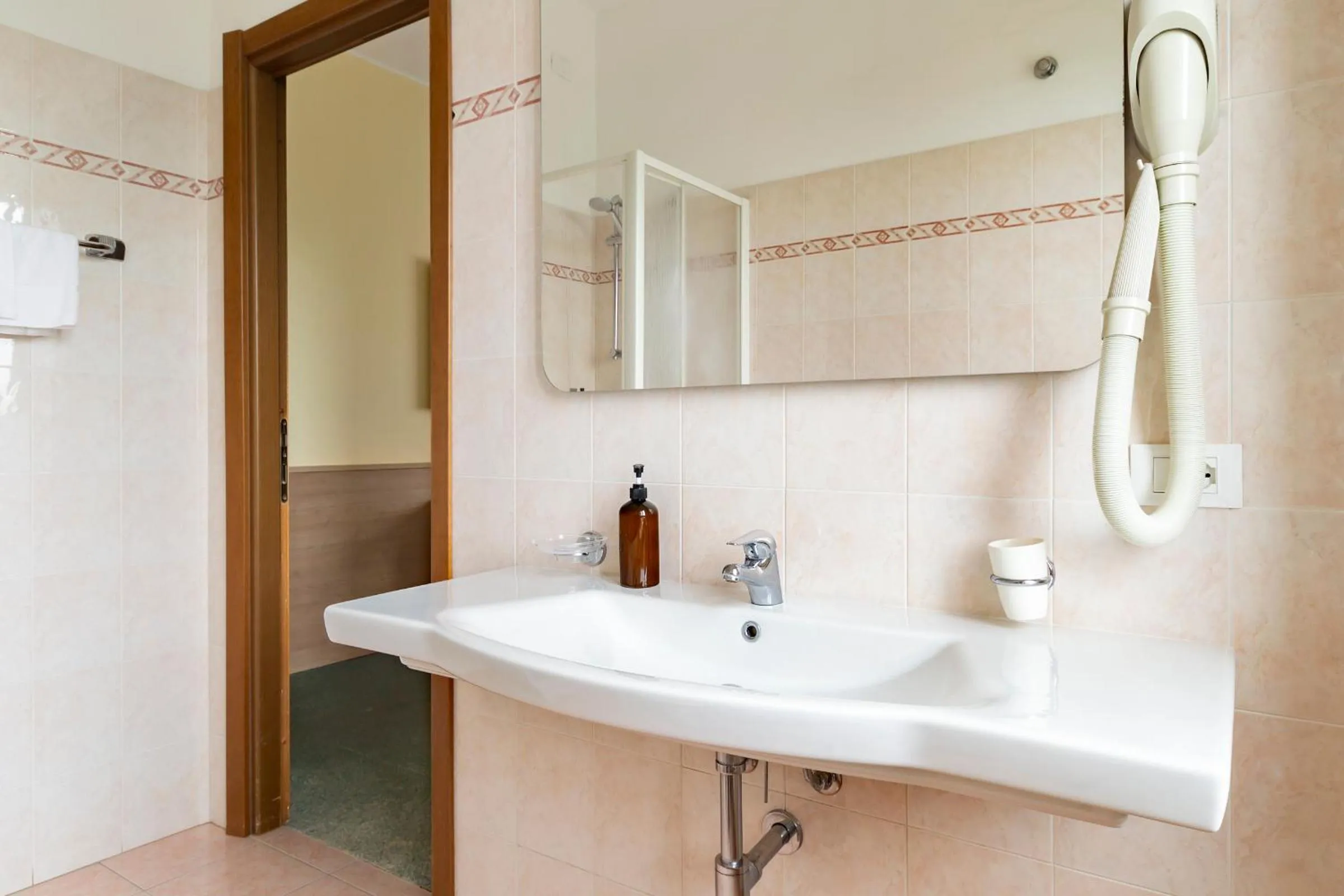 Bathroom in UniHo Hostel