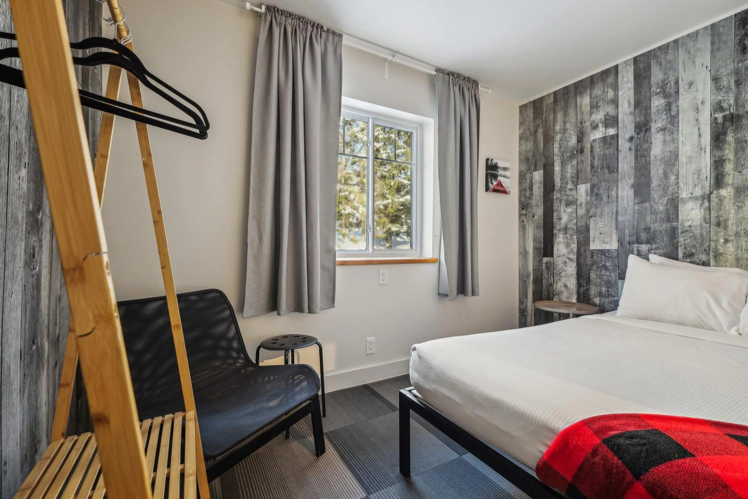 Bed in Auberge Manitonga