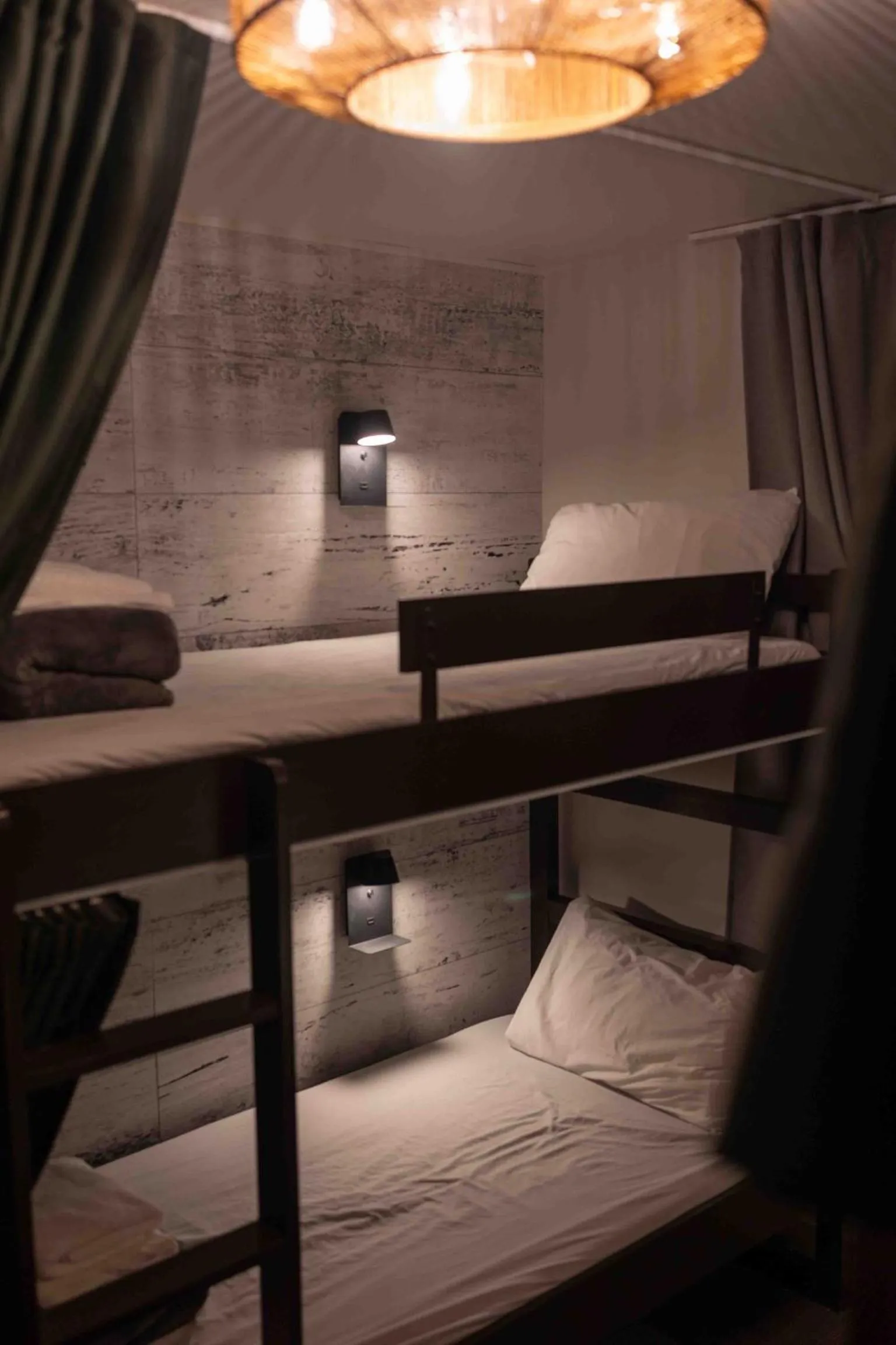 Bed in Auberge Manitonga