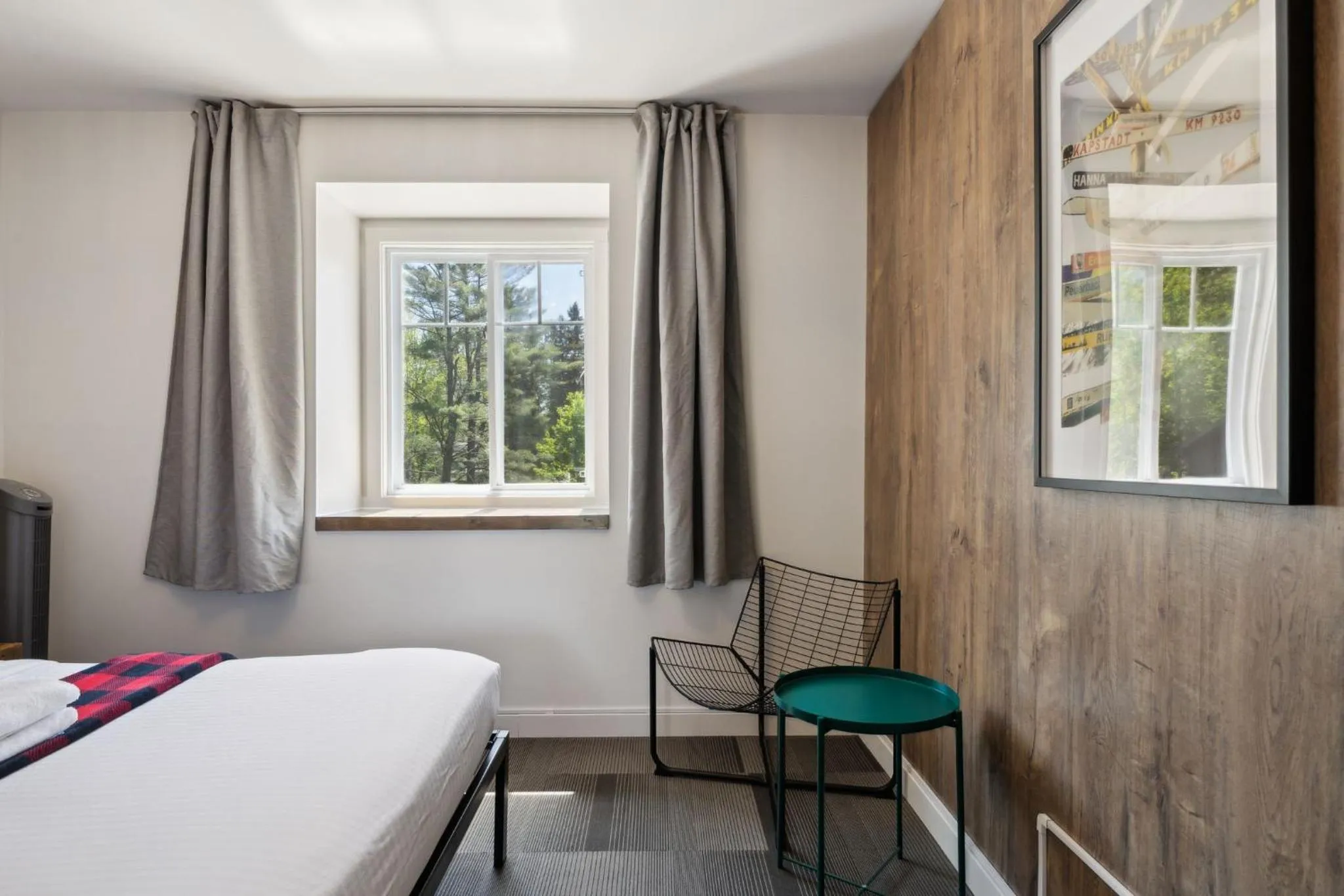 Bed in Auberge Manitonga