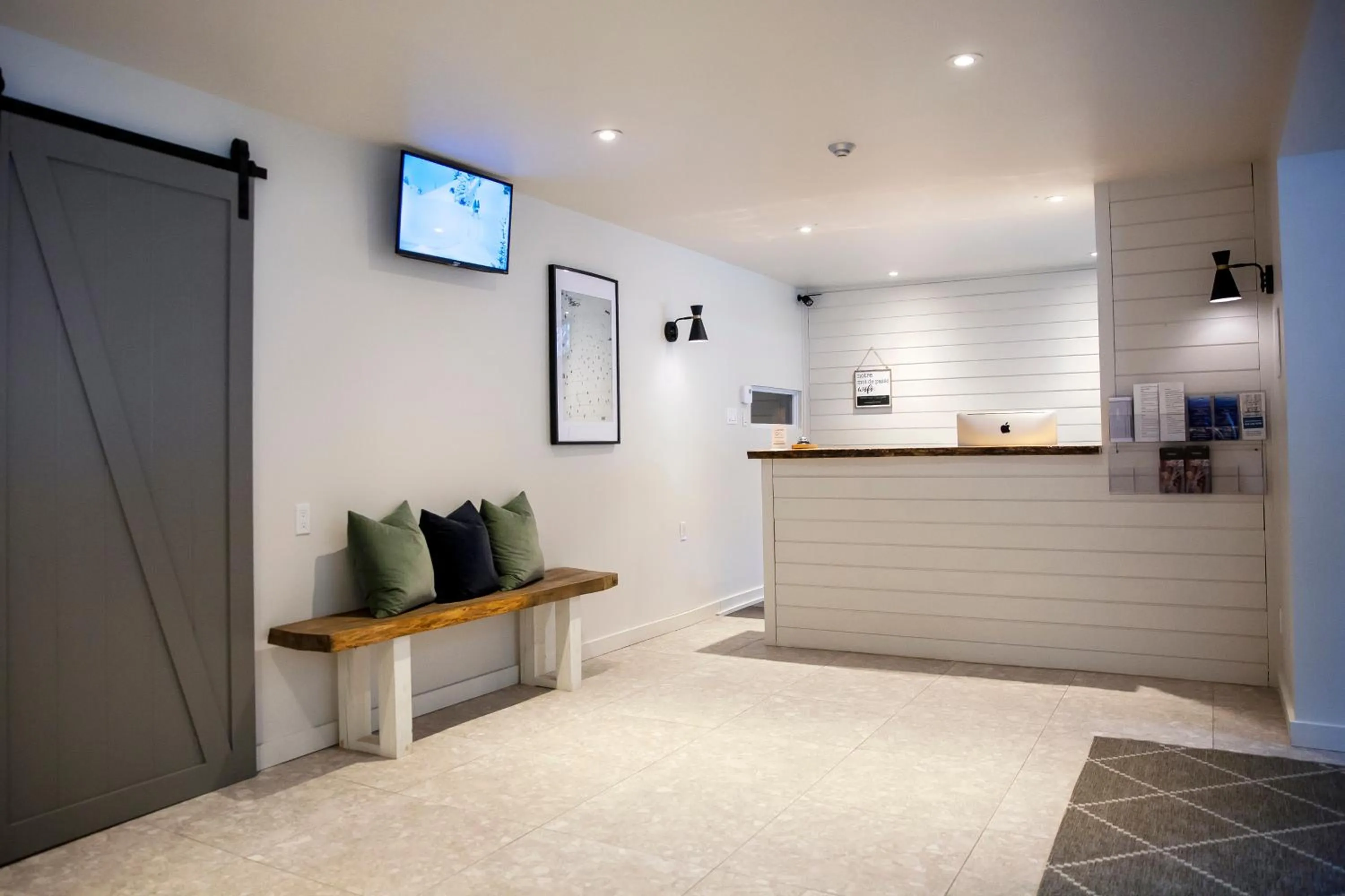 Lobby or reception in Auberge Manitonga