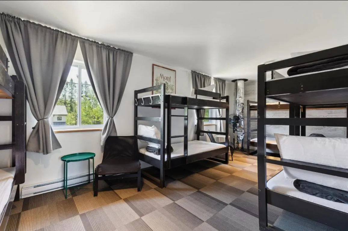 Bed in Auberge Manitonga