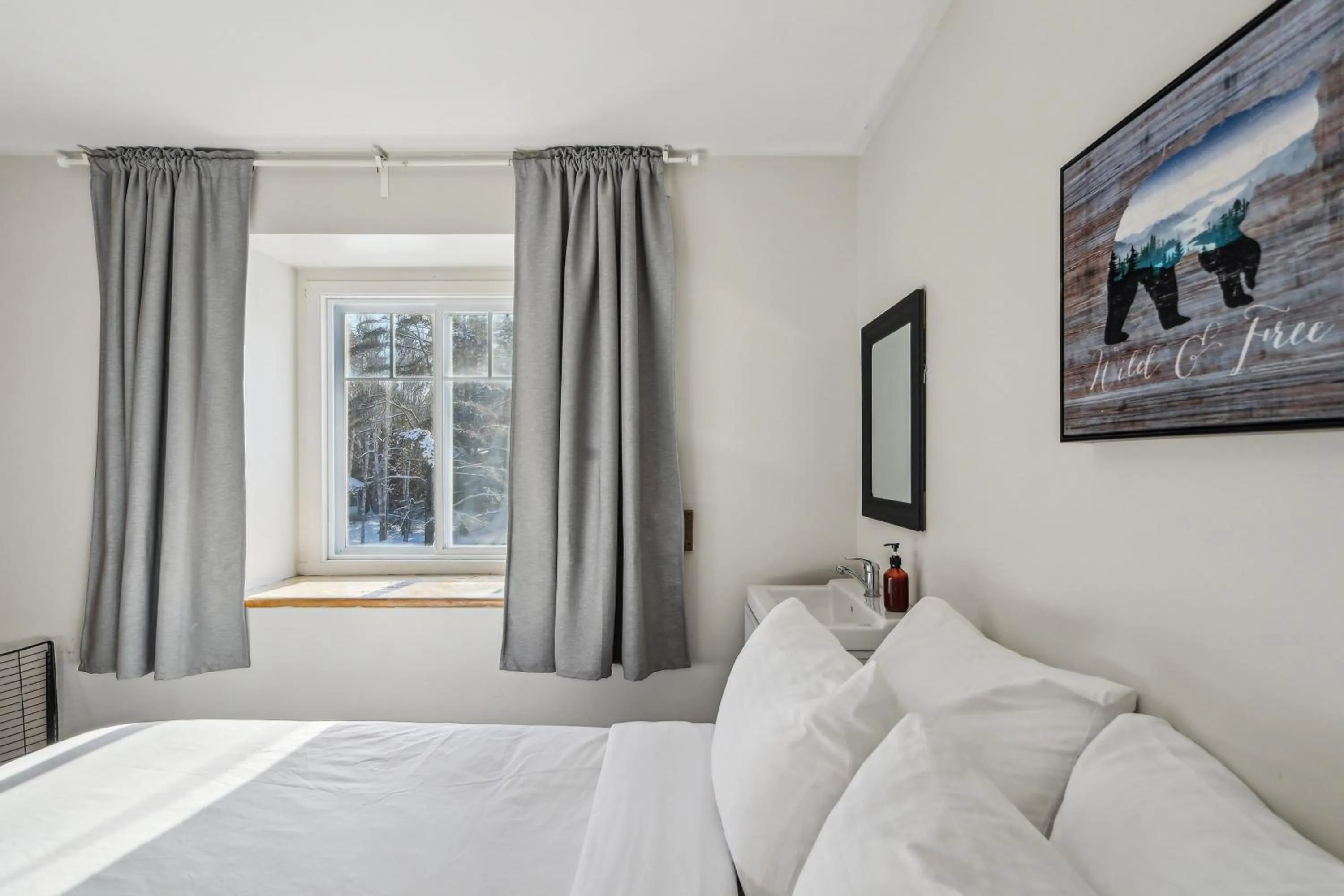 Bed in Auberge Manitonga