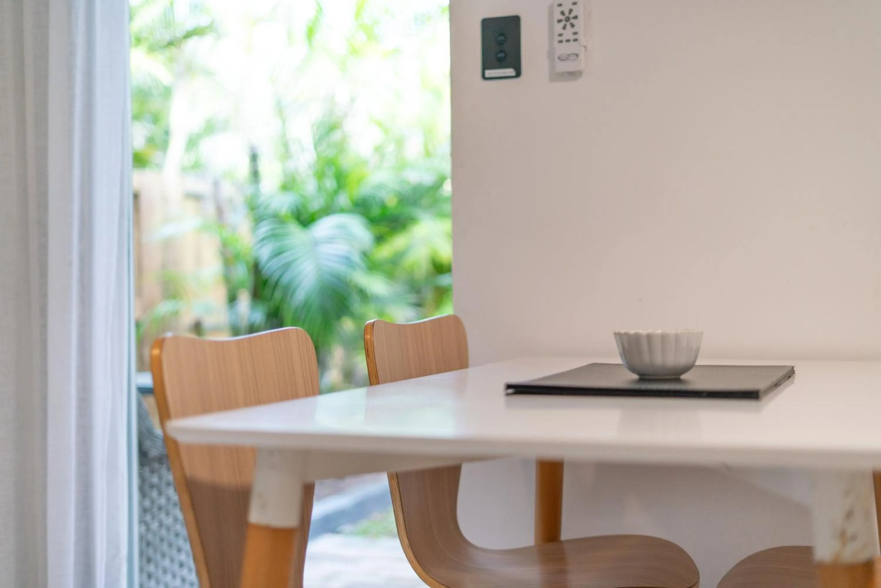 Dining area in Beachcomber Peregian Beach