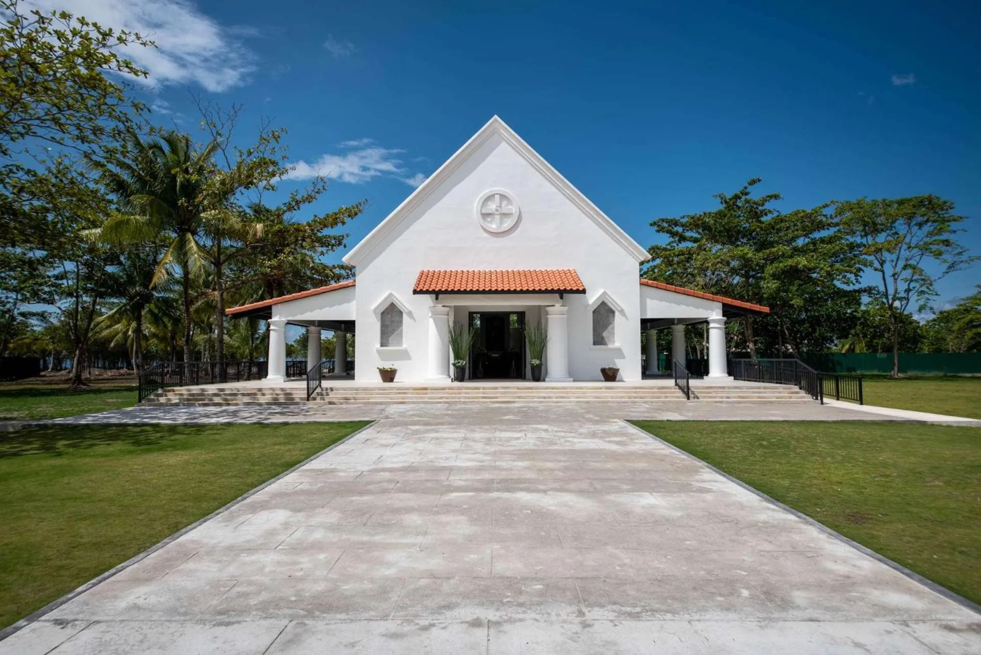 Property building in Dusit Thani Lubi Plantation Resort