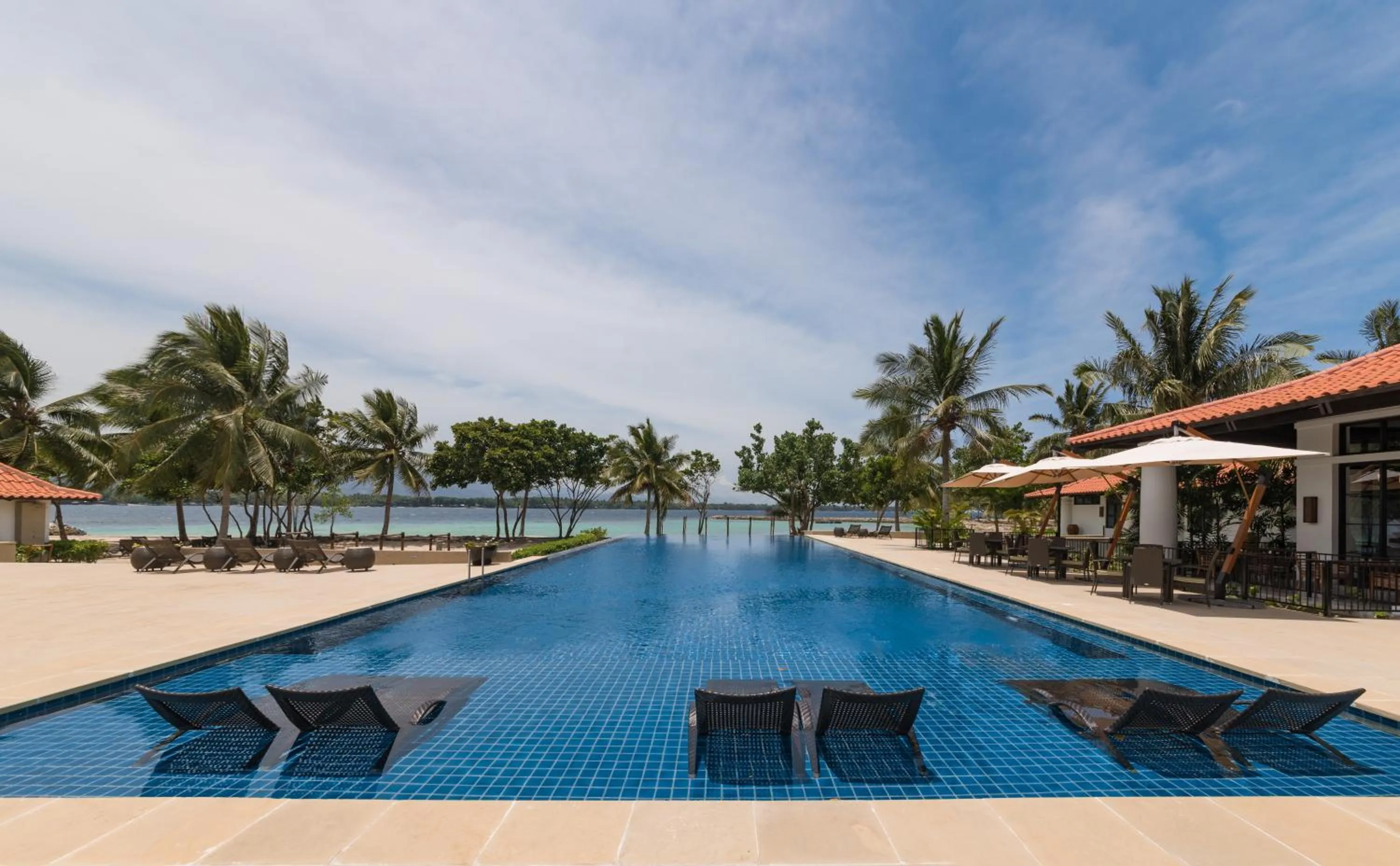 Swimming pool in Dusit Thani Lubi Plantation Resort