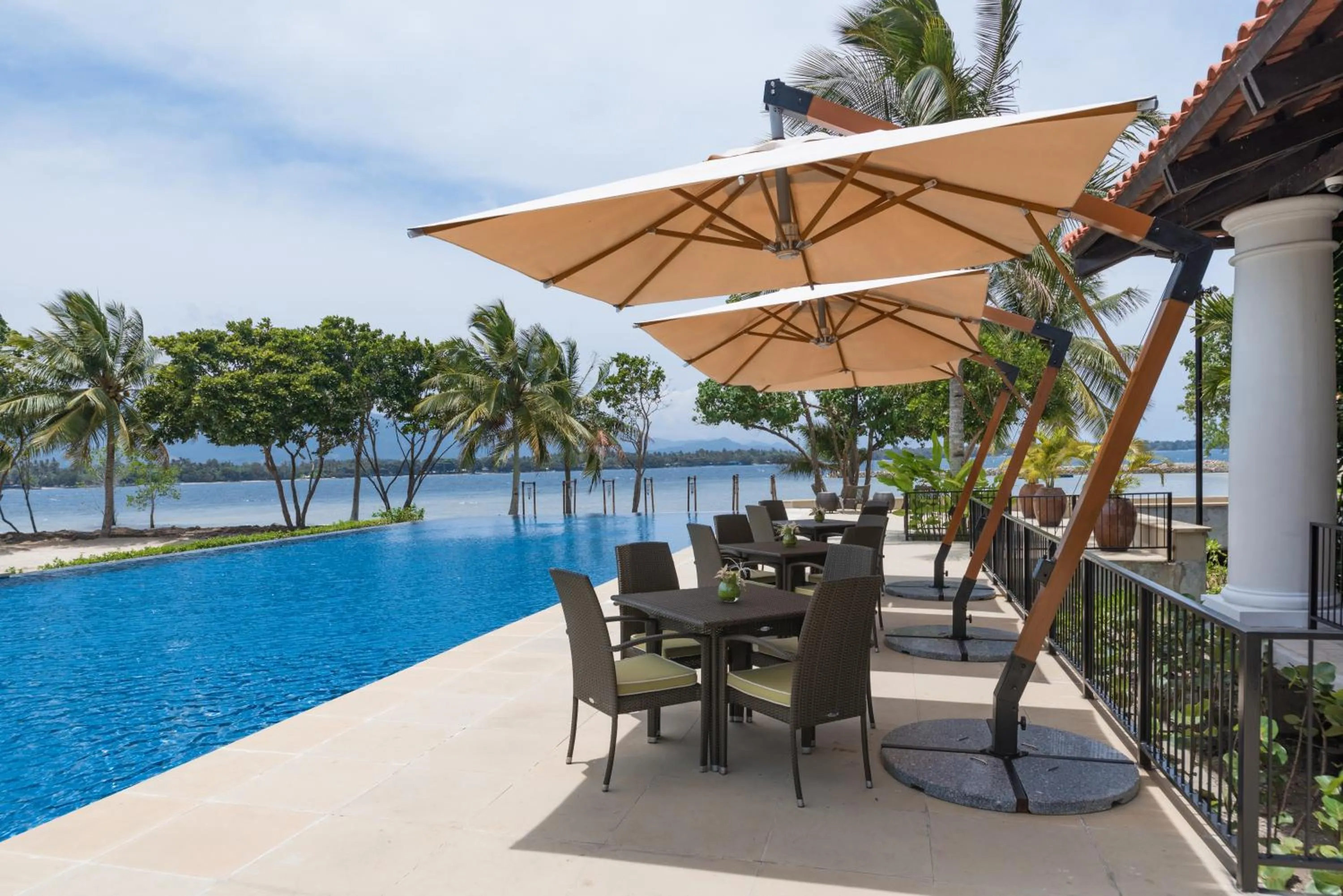 Swimming pool in Dusit Thani Lubi Plantation Resort