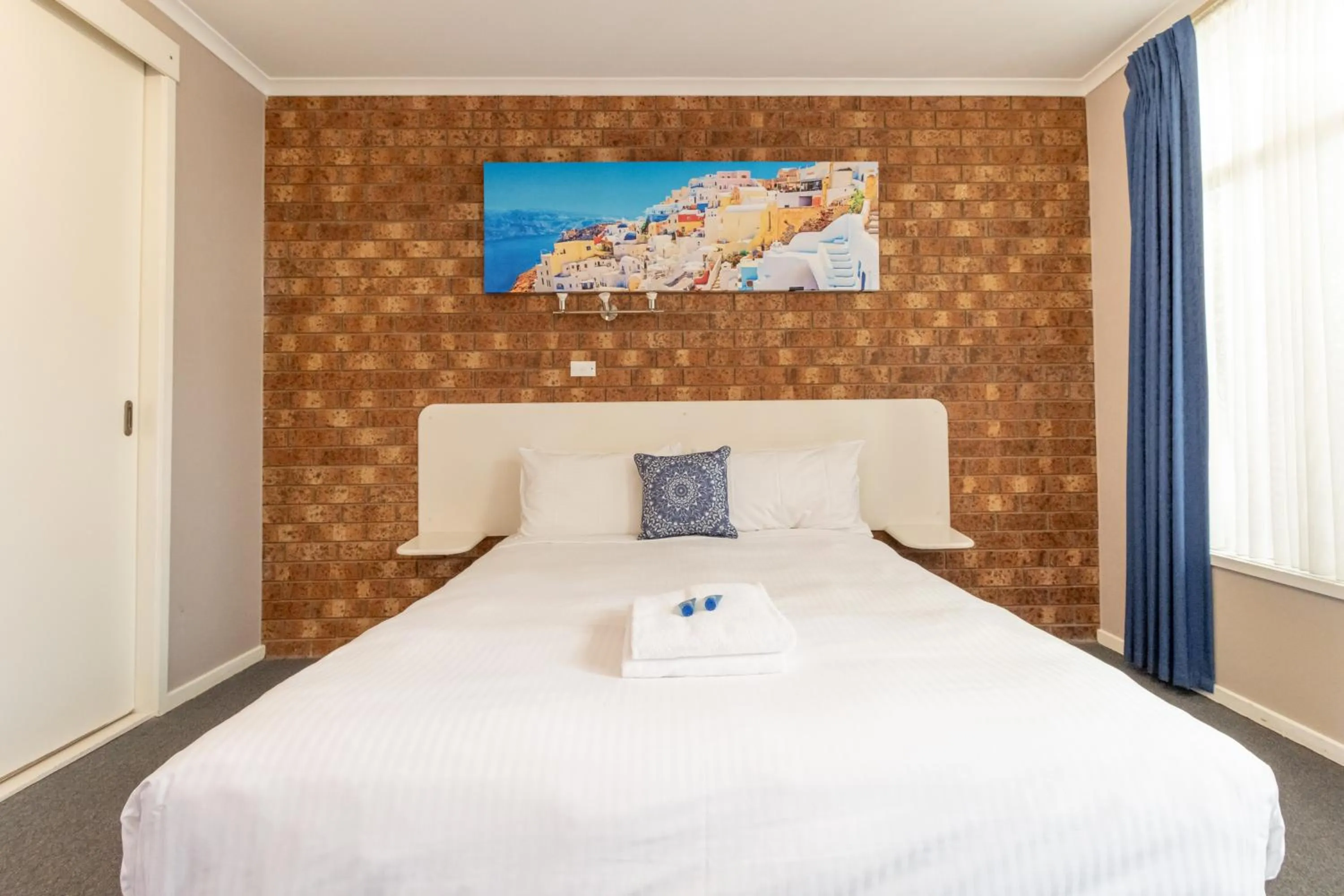 Bedroom, Bed in Portarlington Beach Motel