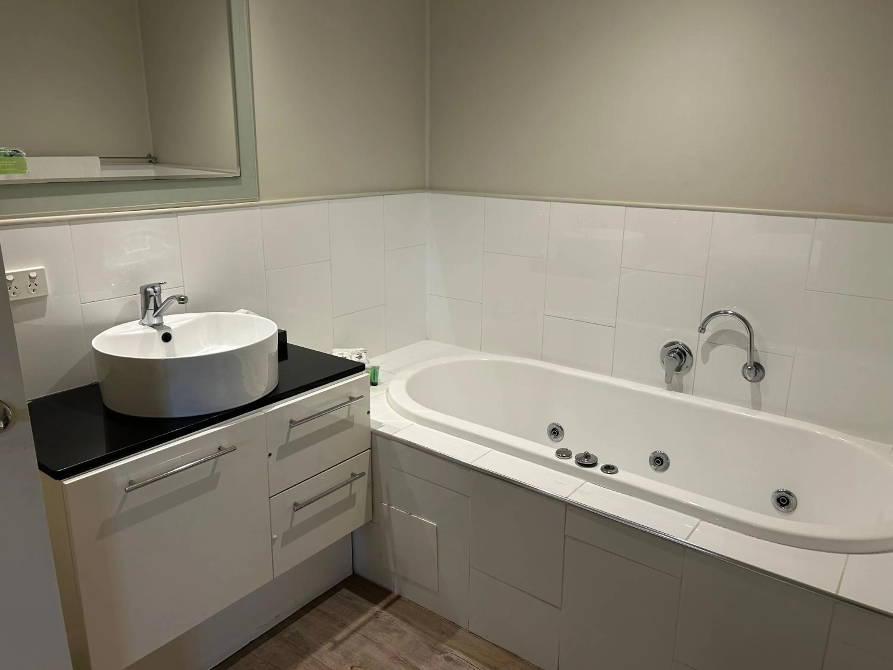 Property building in Portarlington Beach Motel