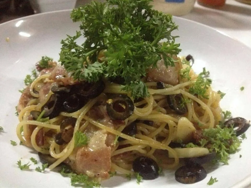 Restaurant/places to eat in The Curve Residence