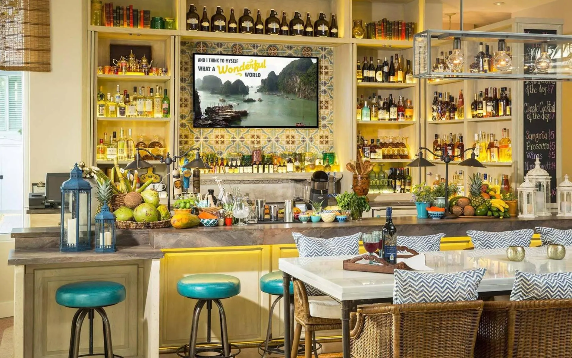 Lounge or bar in Circa 39 Miami Beach