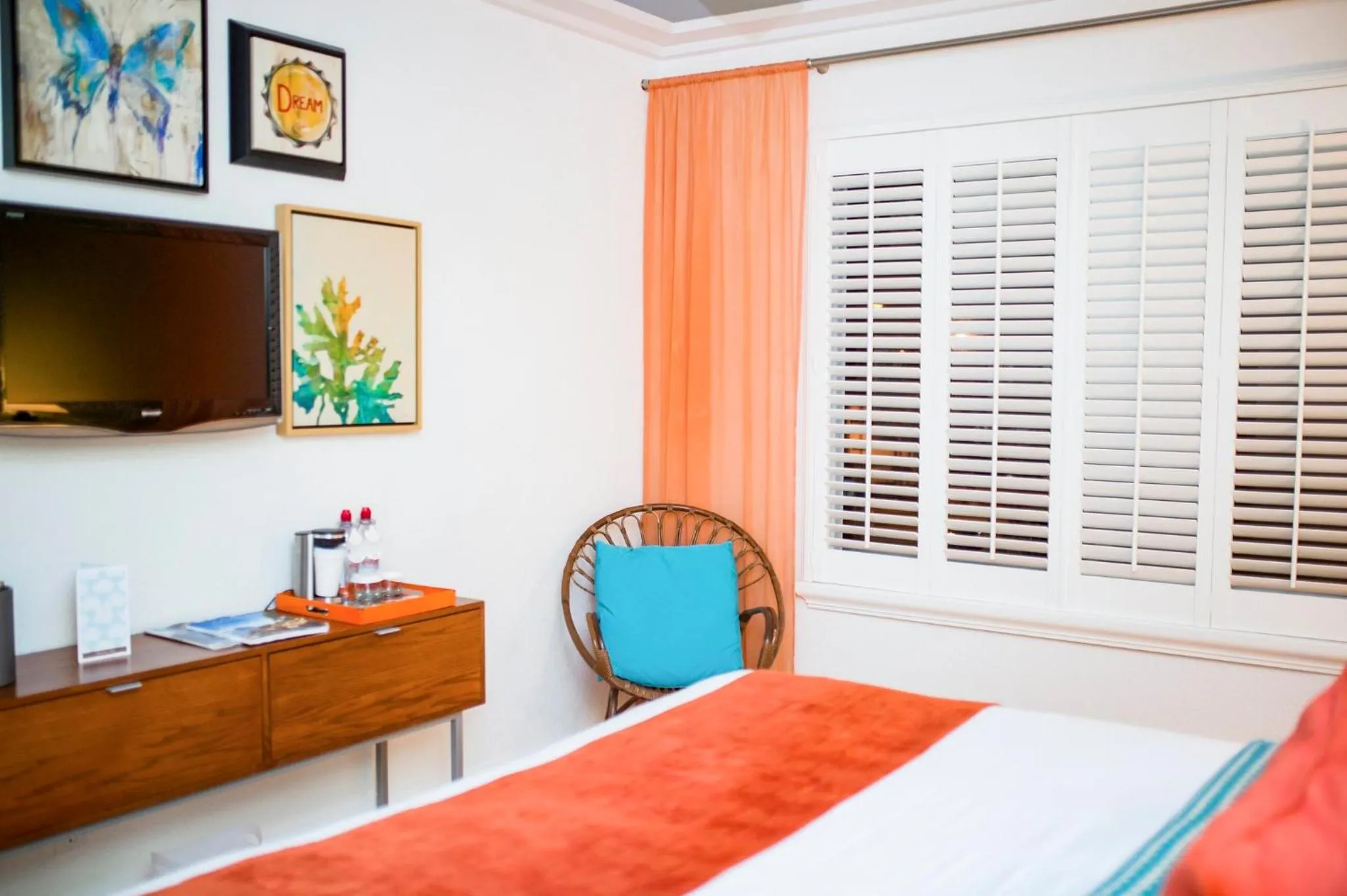 Photo of the whole room, Bed in Circa 39 Miami Beach