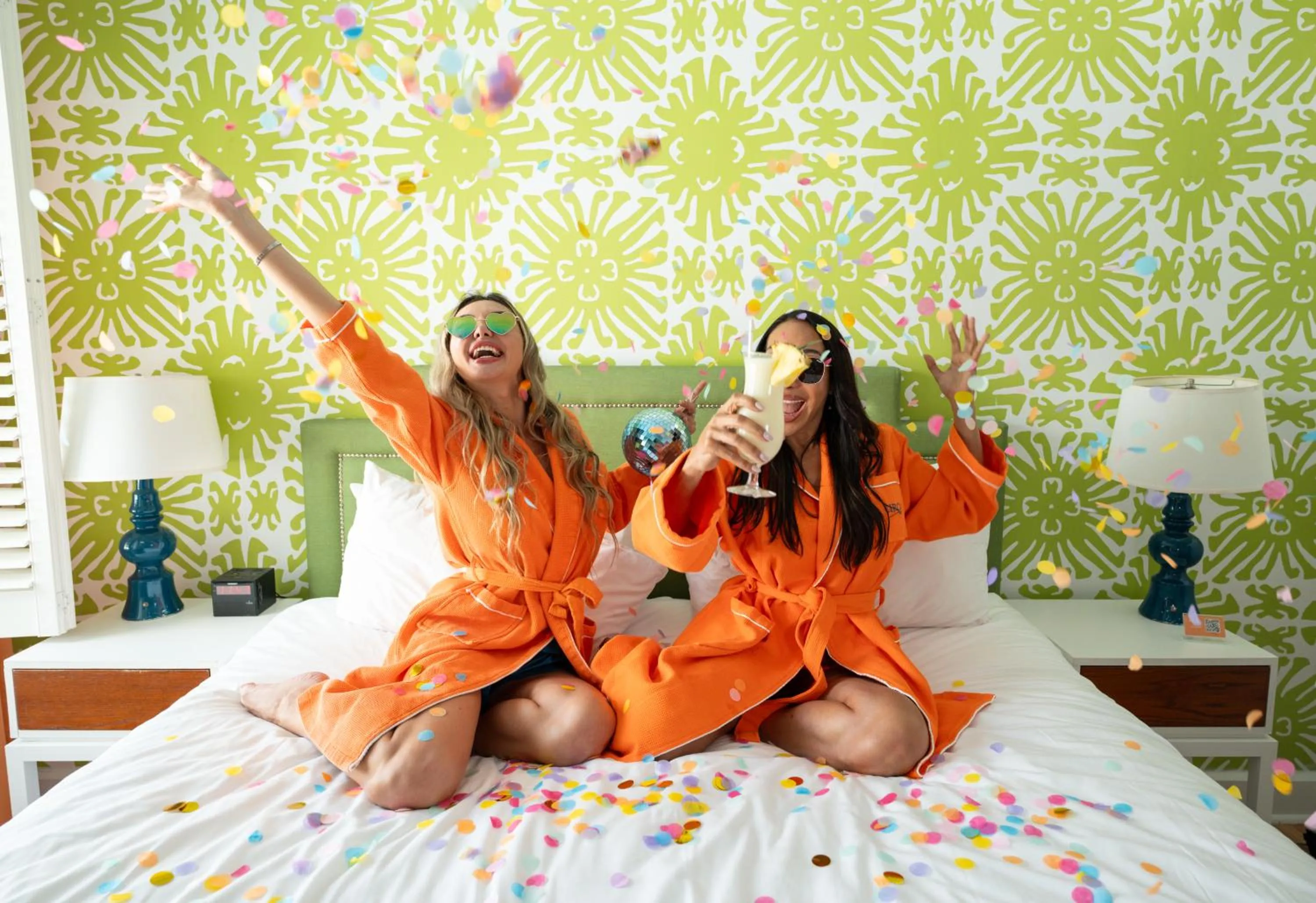 room service, Bed in Circa 39 Miami Beach