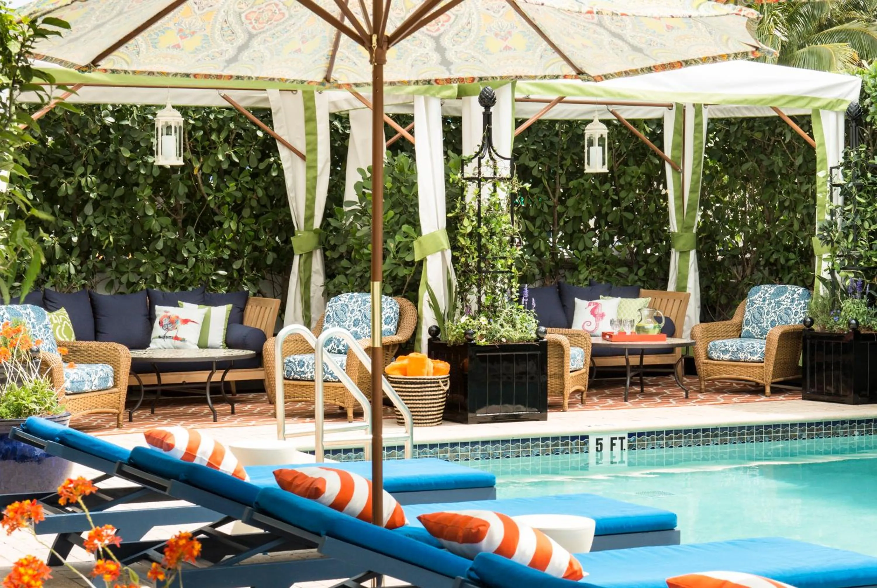 Swimming pool in Circa 39 Miami Beach