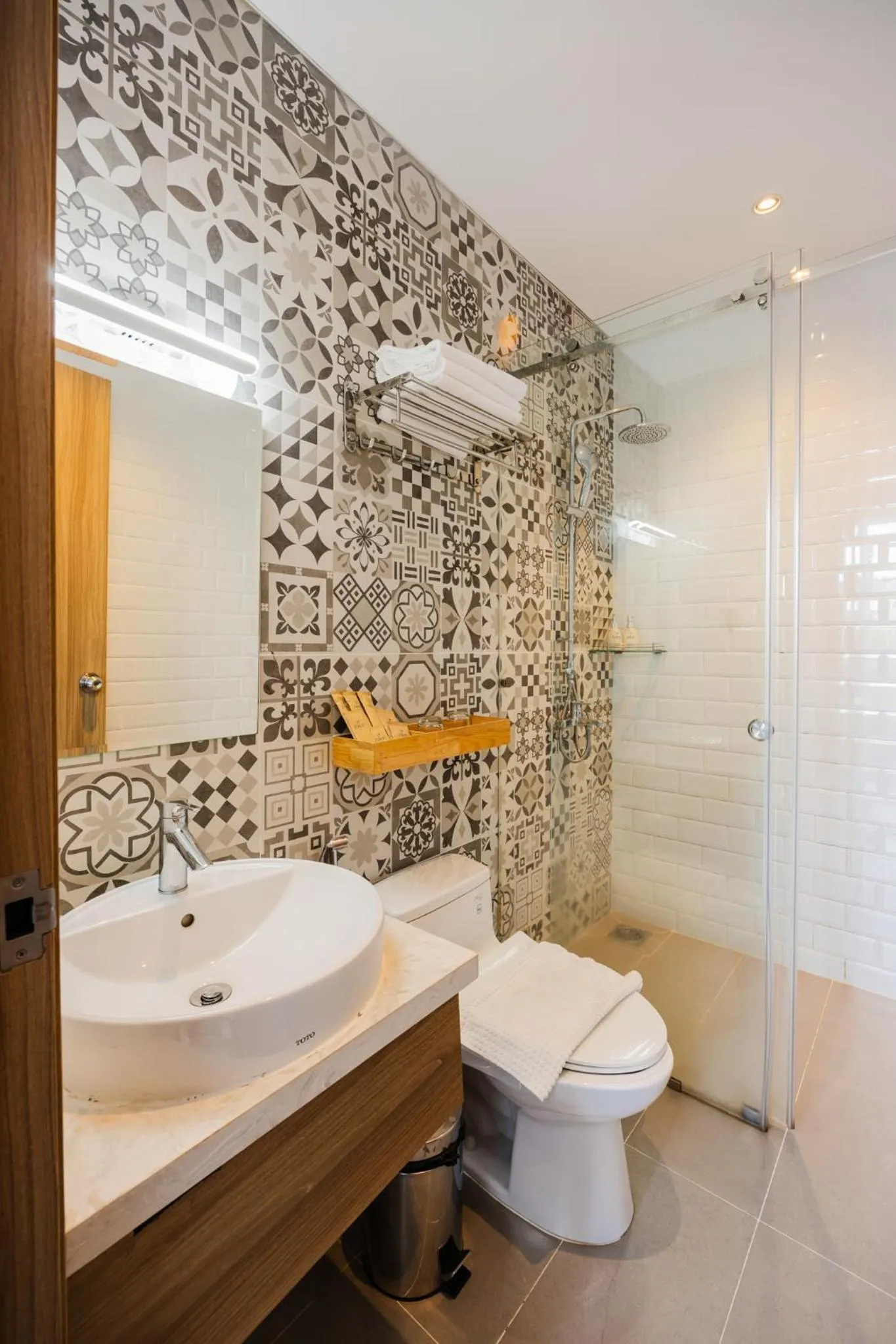 Toilet in Canary Dalat Hotel