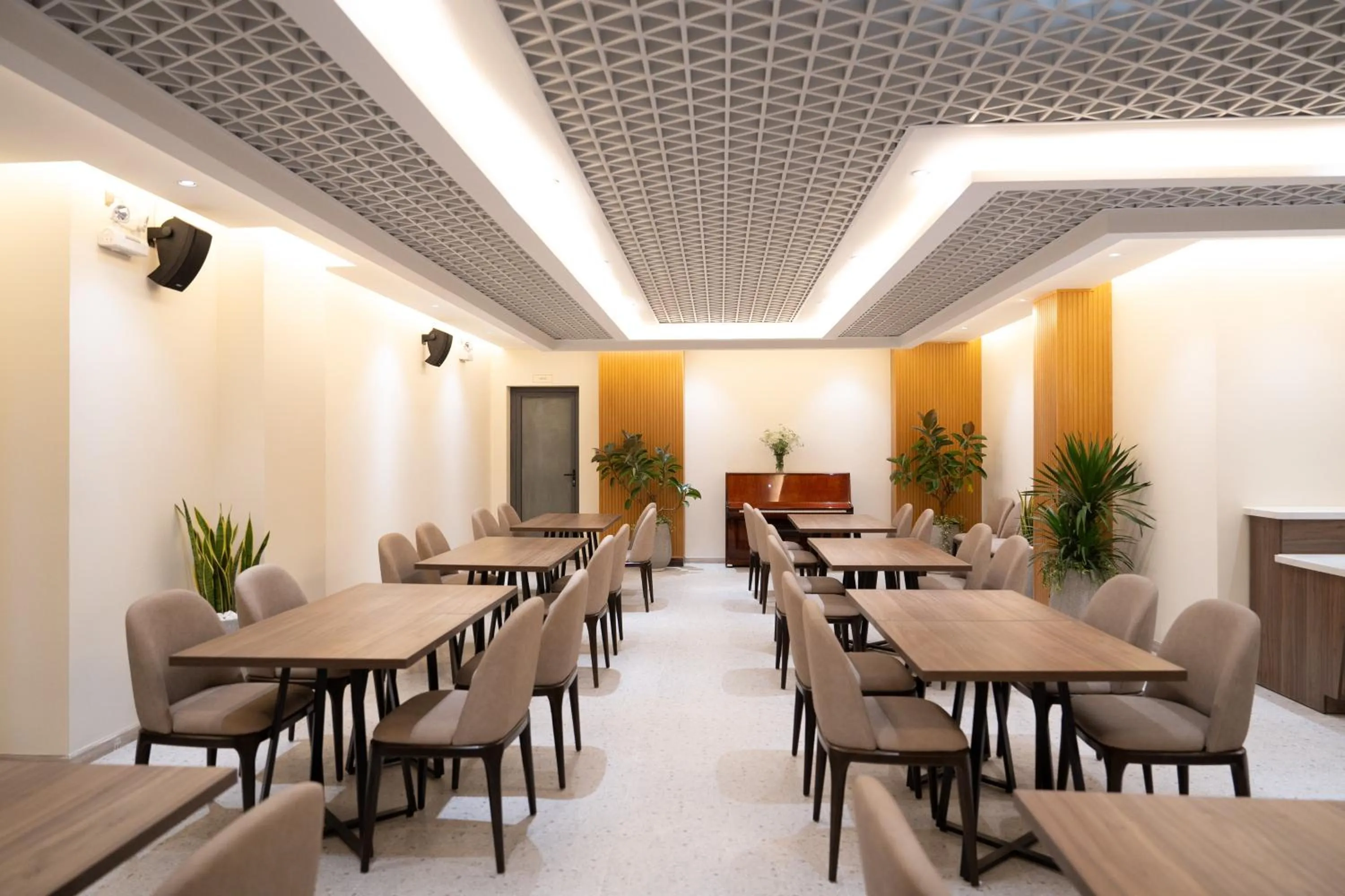 Restaurant/places to eat in Canary Dalat Hotel