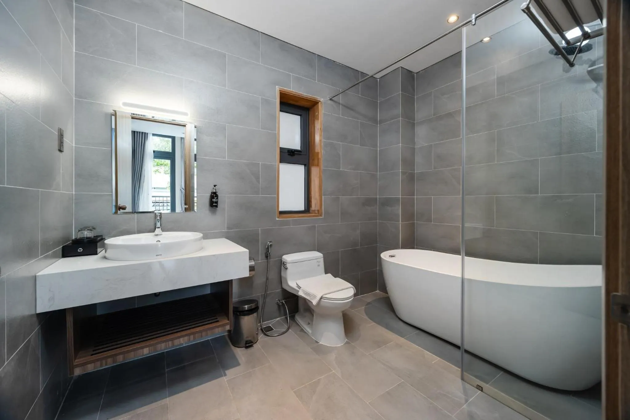 Bathroom in Canary Dalat Hotel