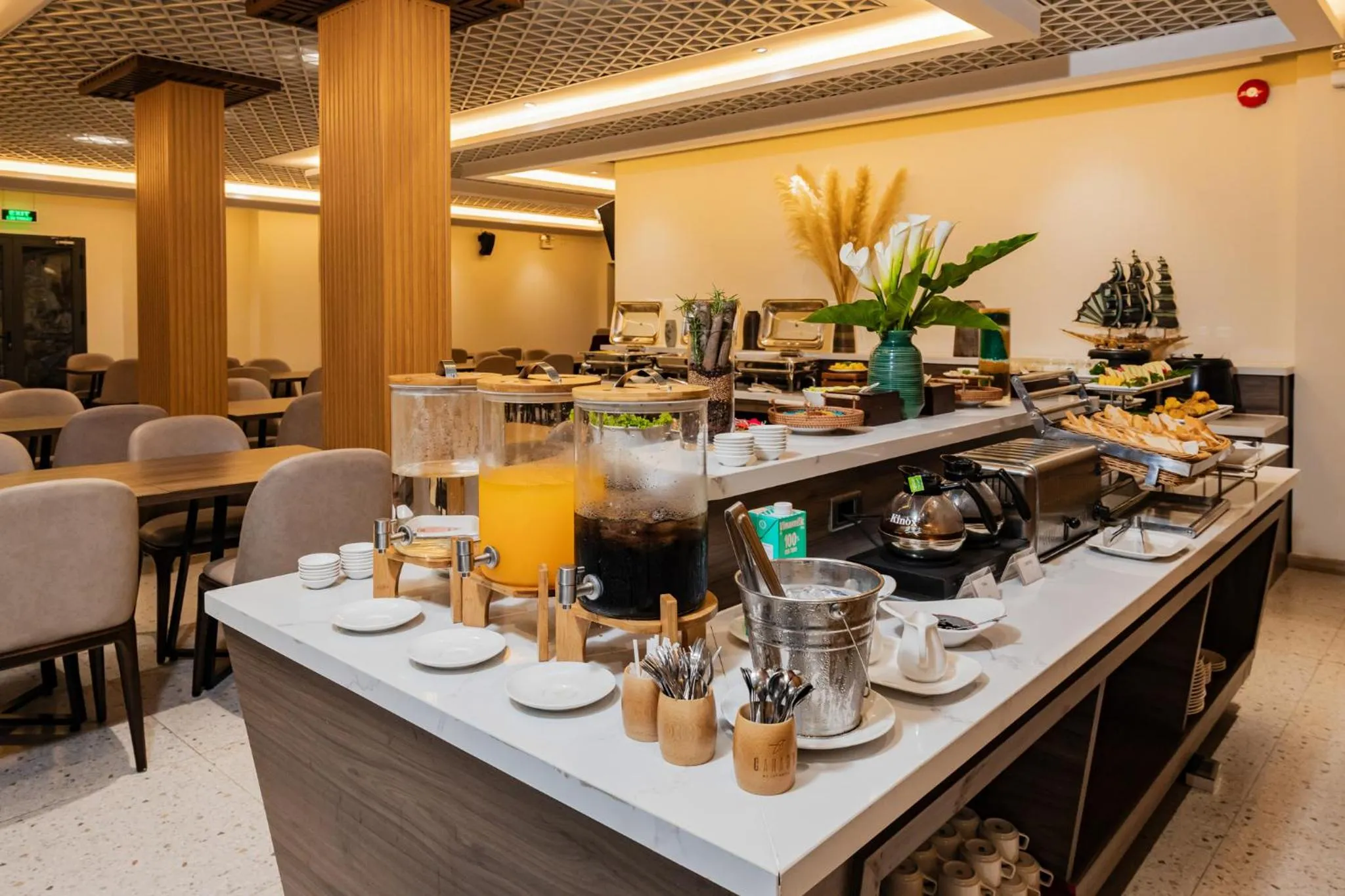 Restaurant/places to eat in Canary Dalat Hotel