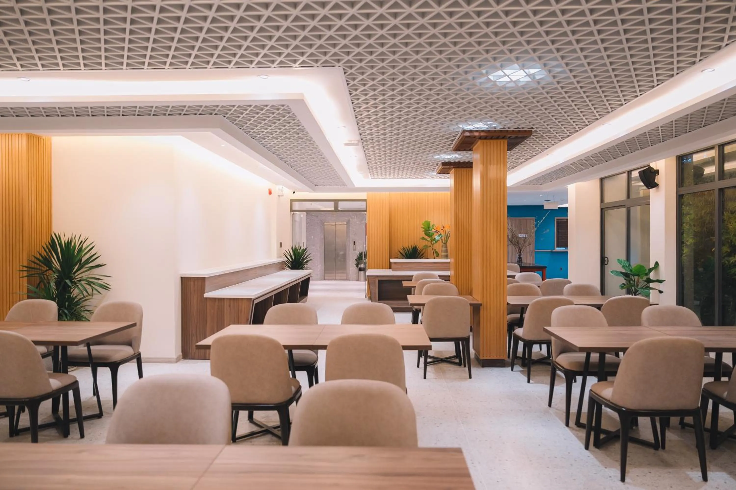 Restaurant/places to eat in Canary Dalat Hotel