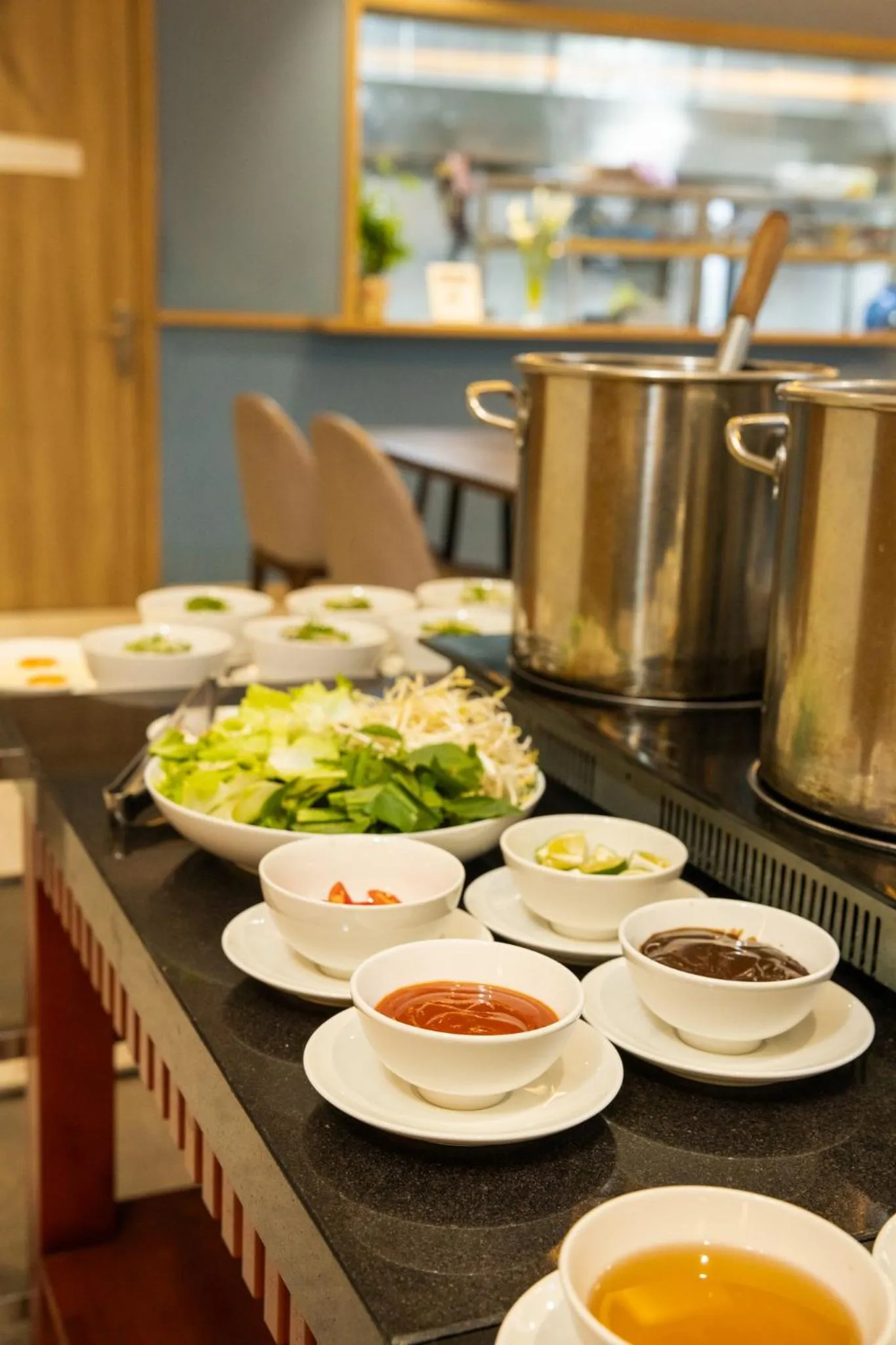 Restaurant/places to eat in Canary Dalat Hotel