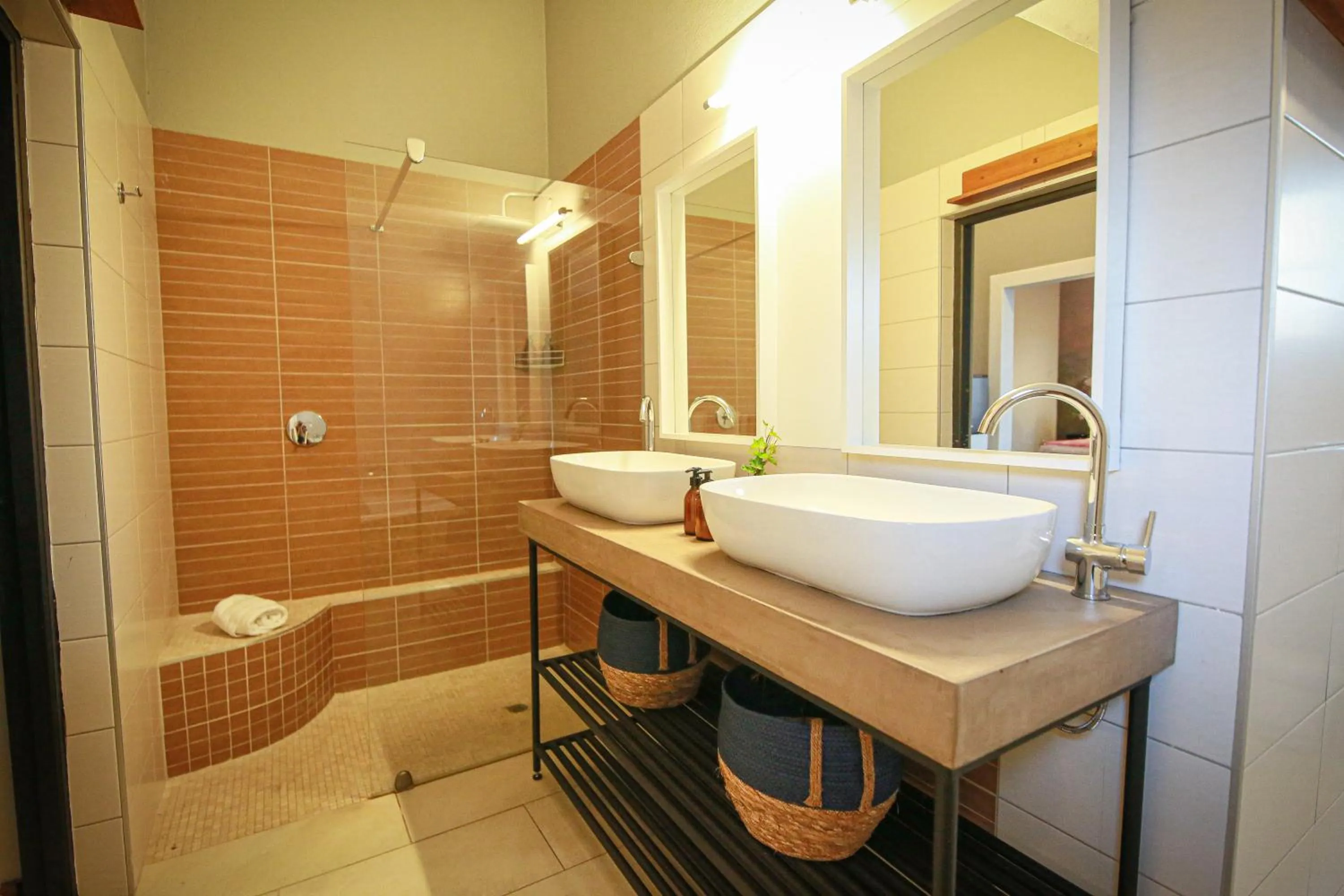 Shower in Droombos Boutique Hotel