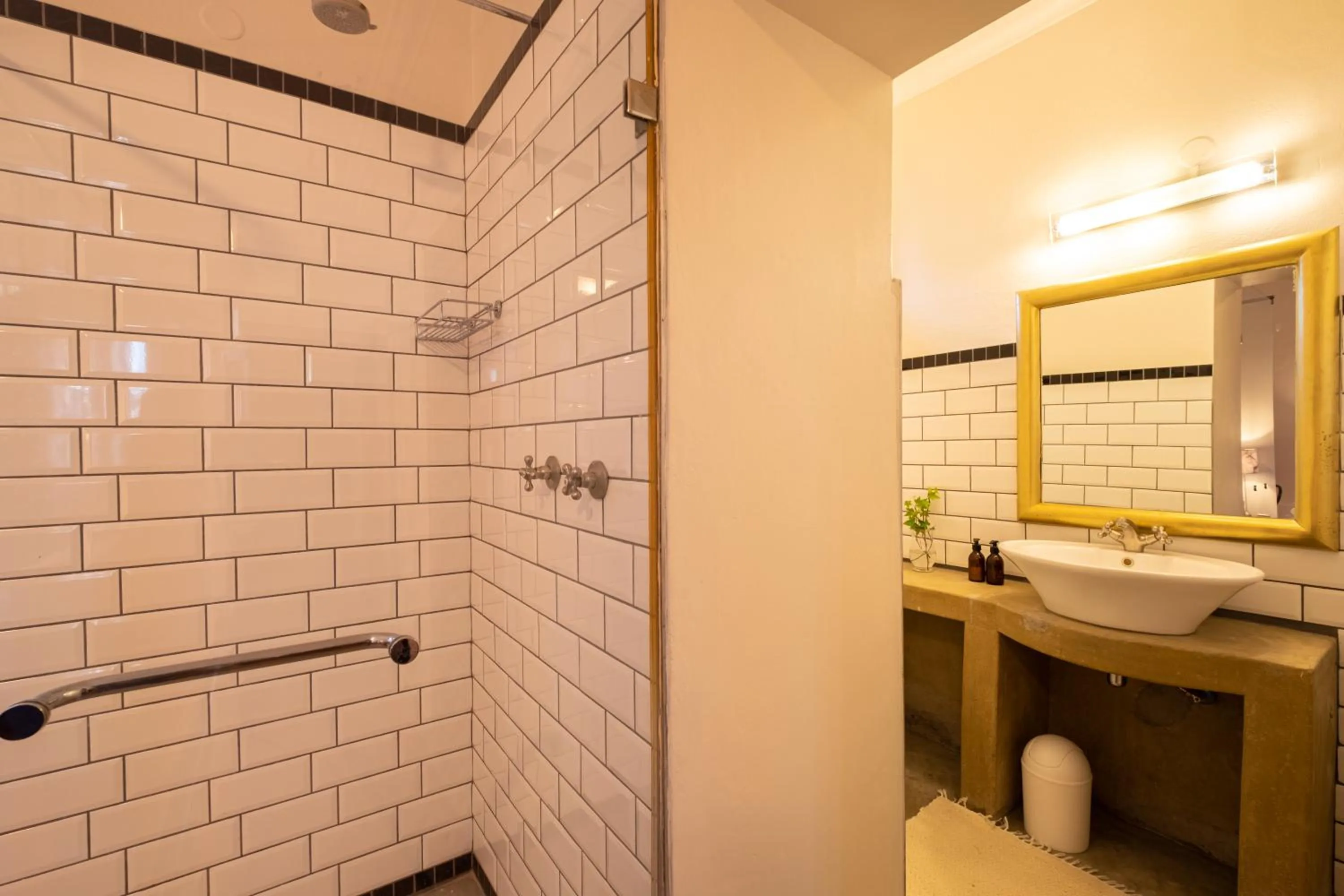 Shower in Droombos Boutique Hotel