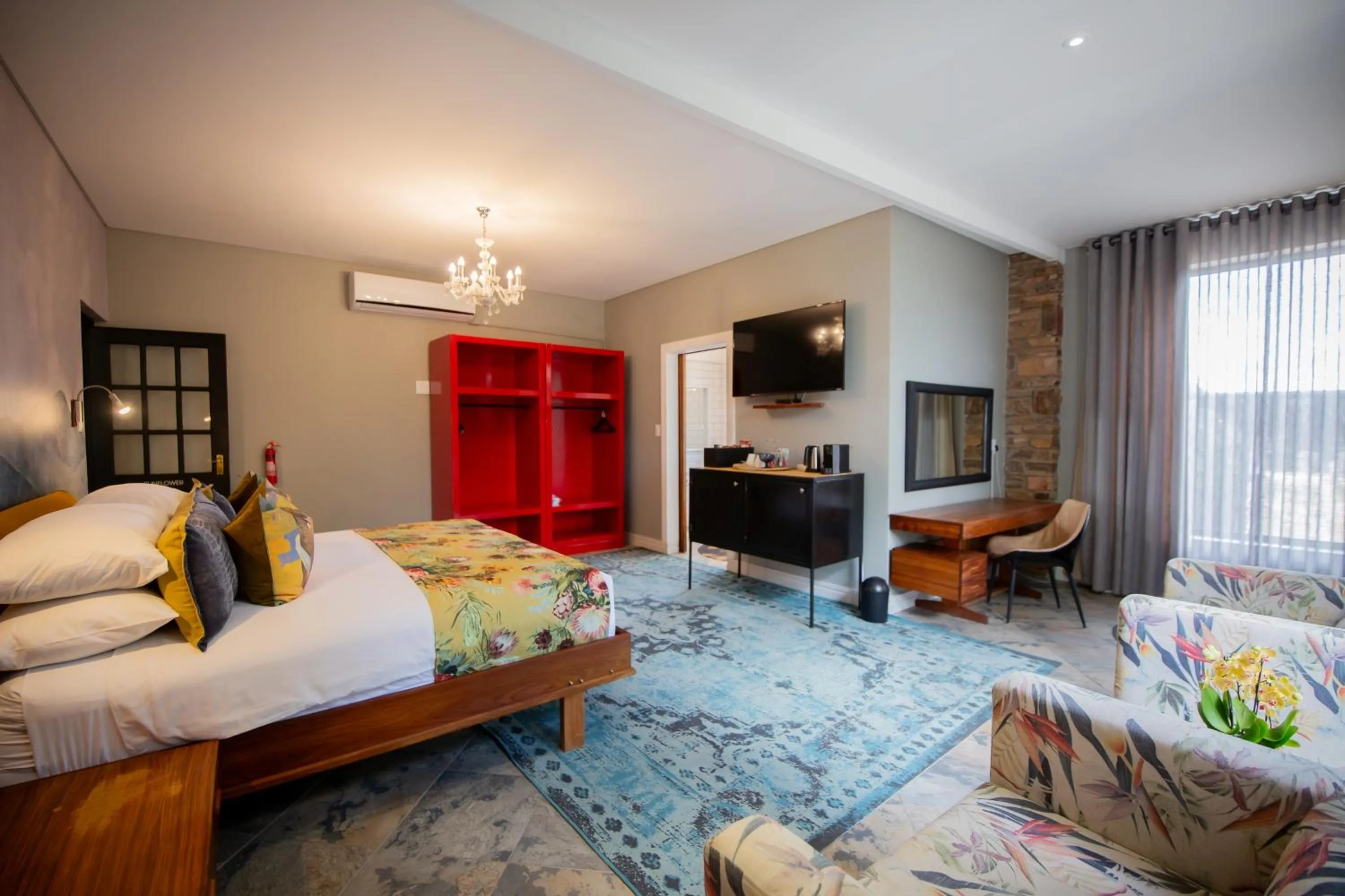 Photo of the whole room, Bed in Droombos Boutique Hotel