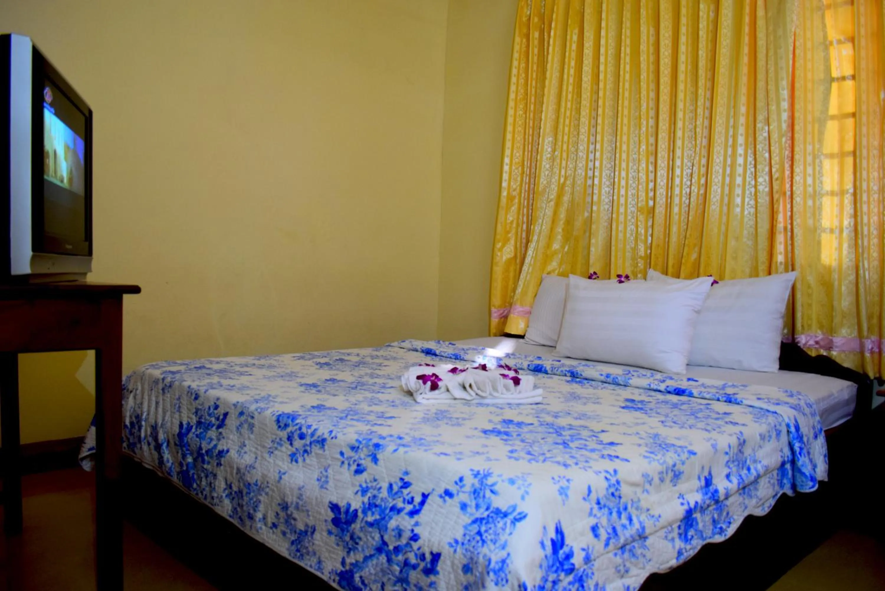 Photo of the whole room, Bed in Okay Guesthouse Siem Reap