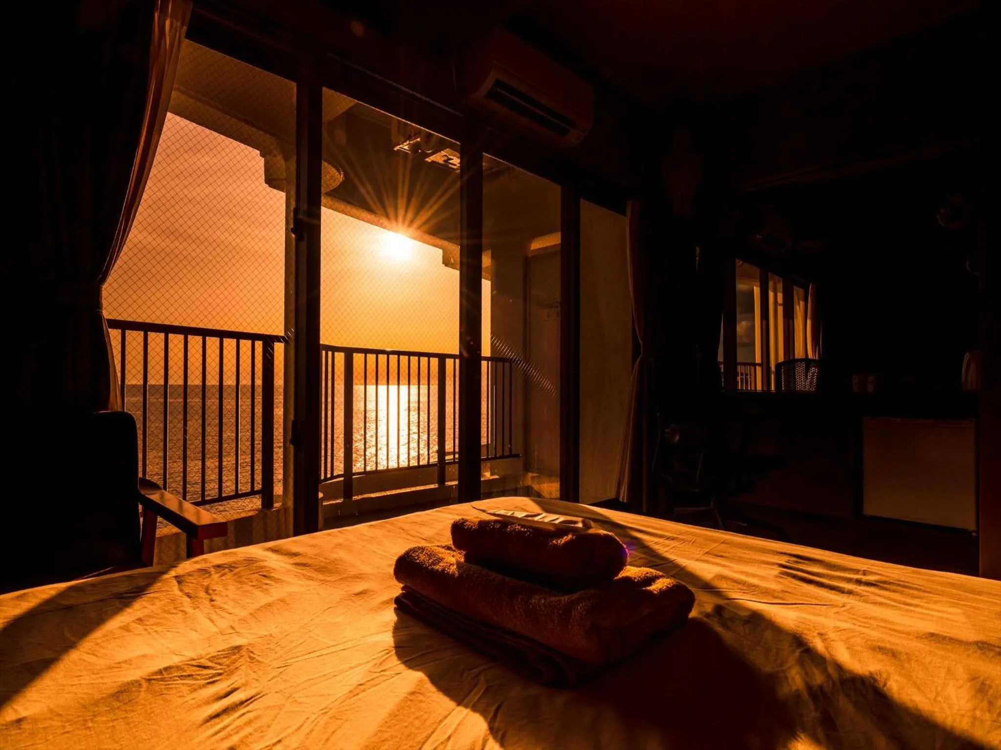 View (from property/room), Bed in Hotel Sunset American