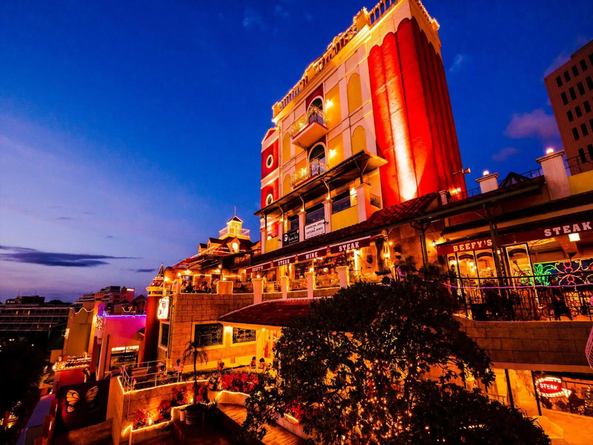 Nearby landmark in Hotel Sunset American