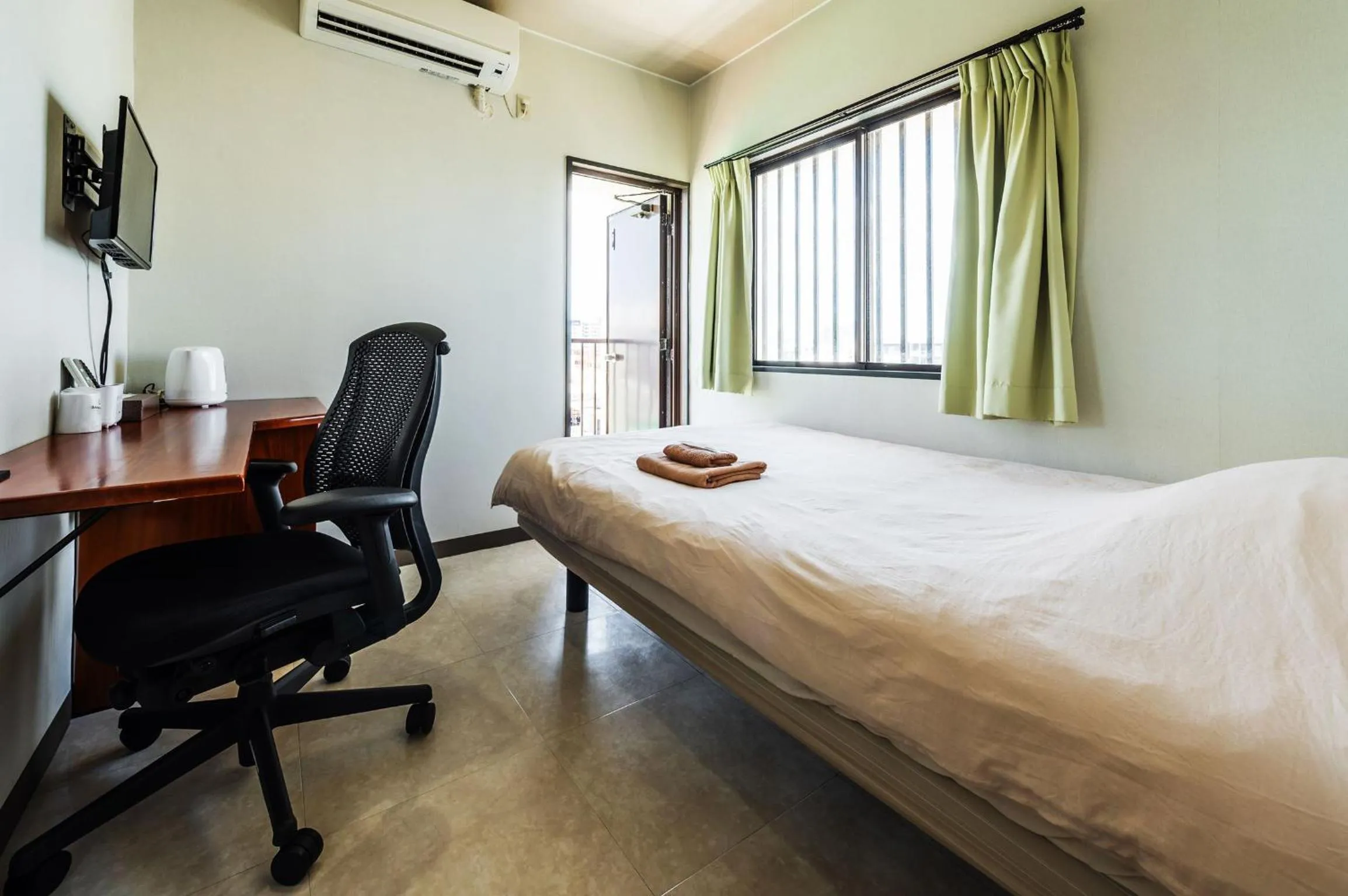 Bed in Hotel Sunset American