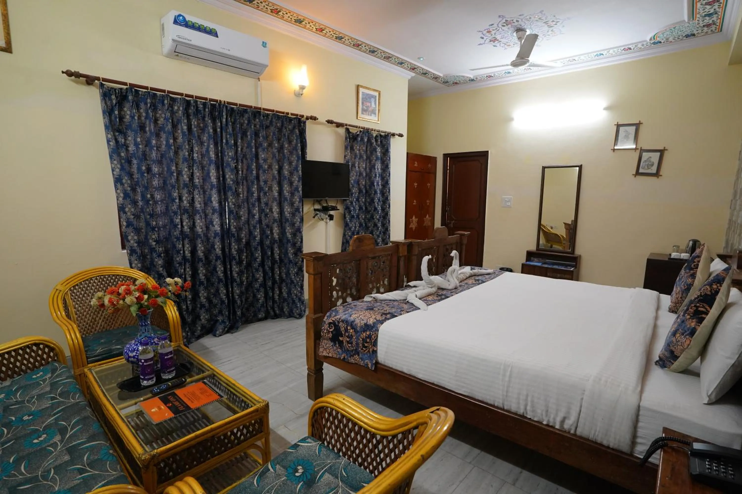 Photo of the whole room, Bed in Hotel Radoli House - A Heritage Hotel