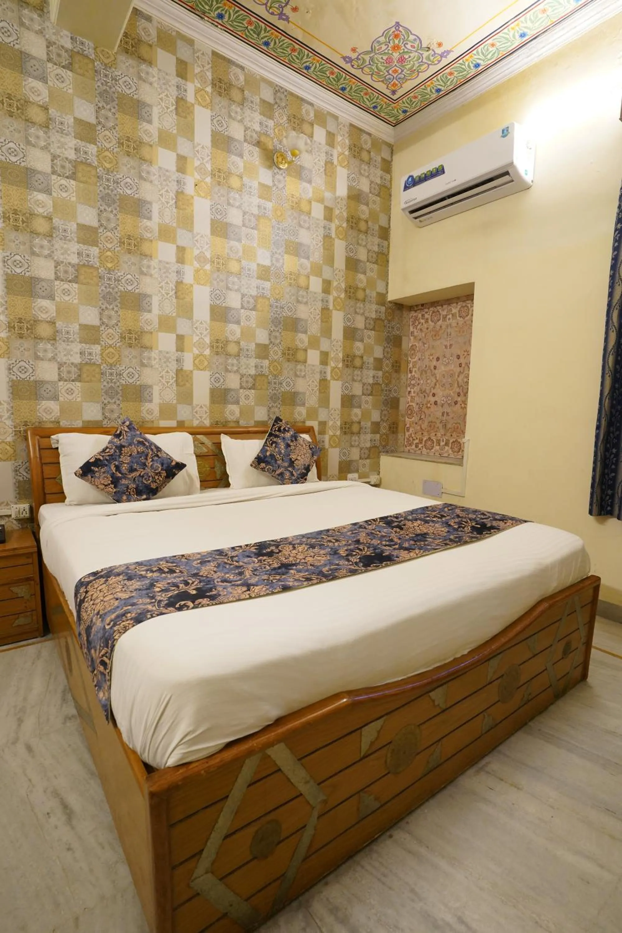 Photo of the whole room, Bed in Hotel Radoli House - A Heritage Hotel